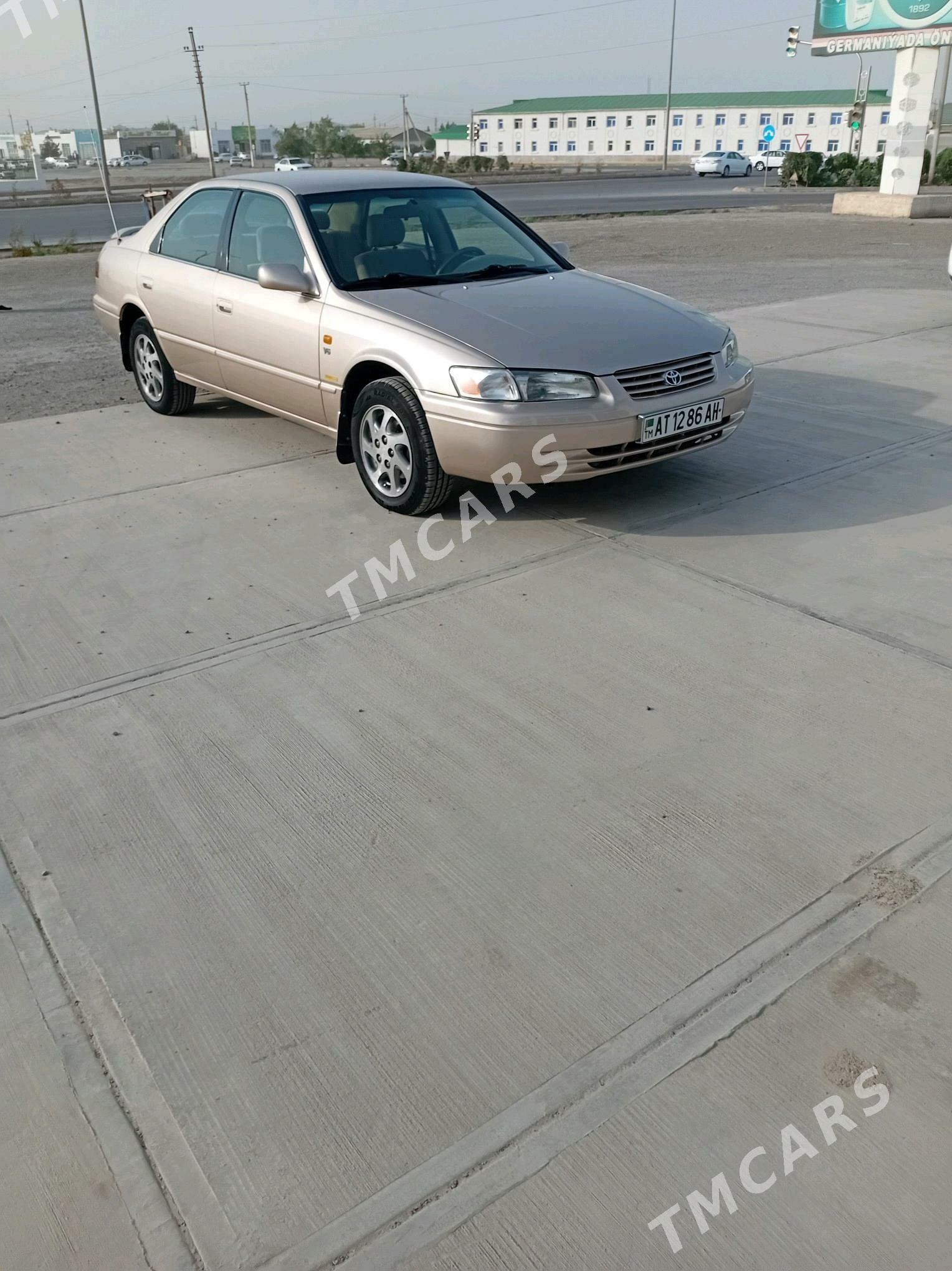 Toyota Camry 1998 - 125 000 TMT - Теджен - img 9