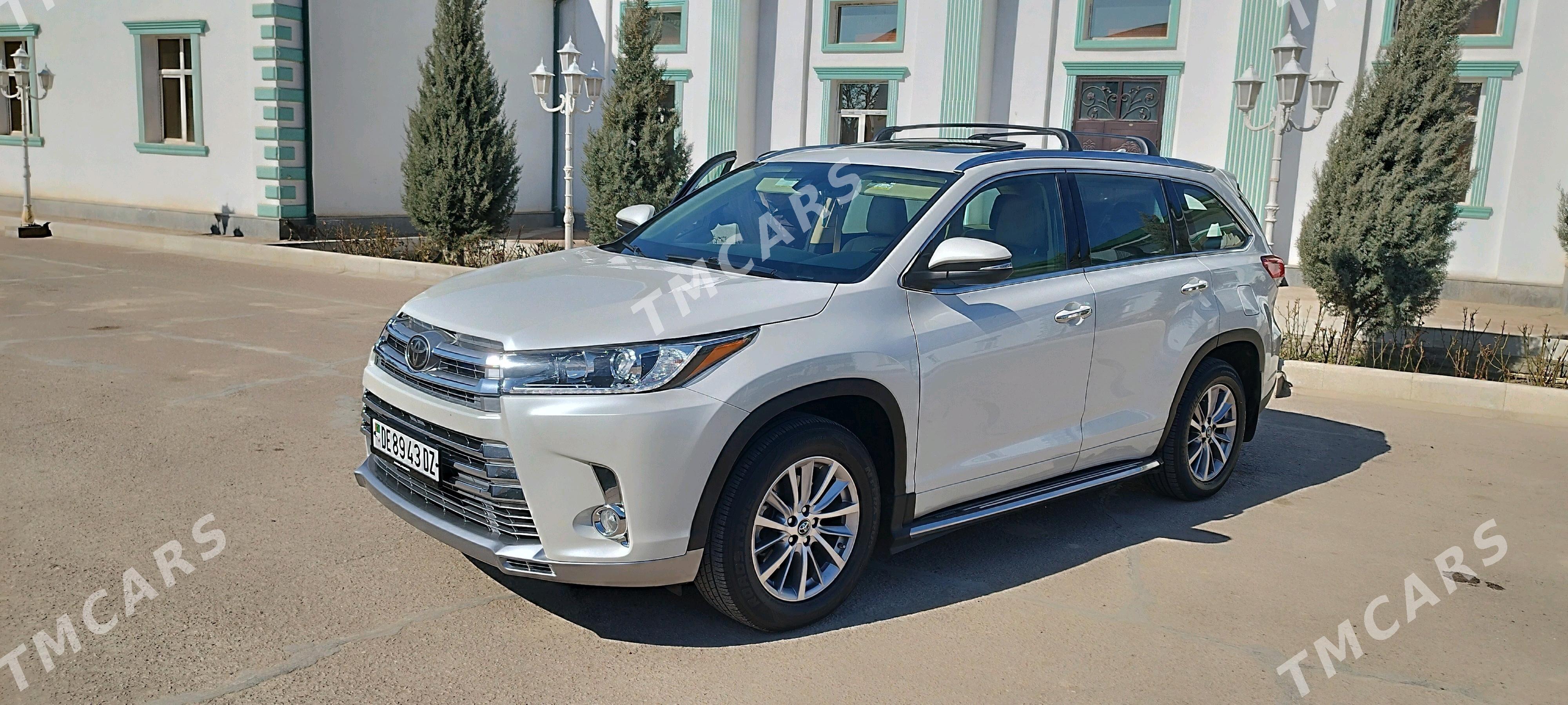 Toyota Highlander 2018 - 560 000 TMT - Дашогуз - img 10