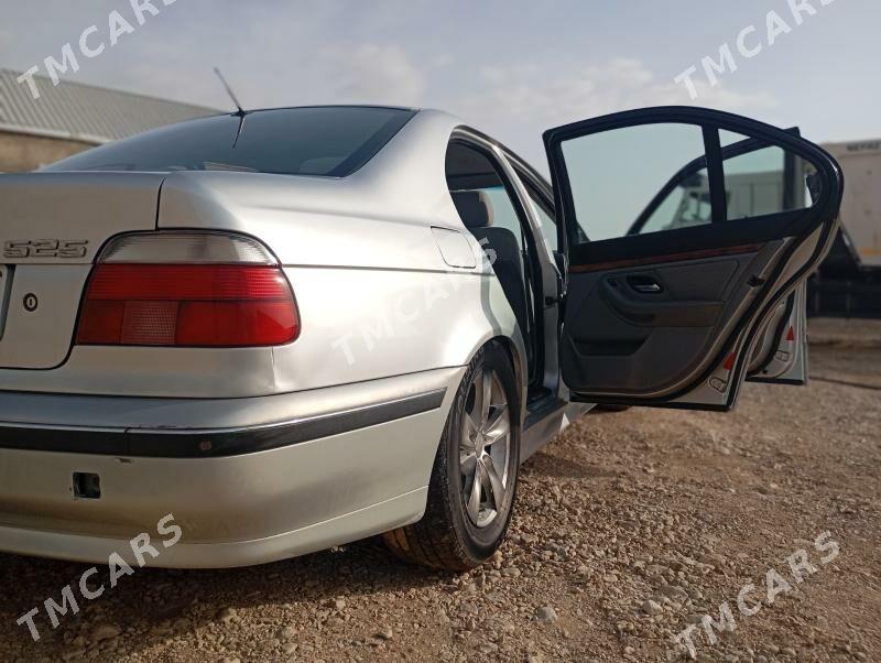 BMW E39 1998 - 70 000 TMT - Балканабат - img 4