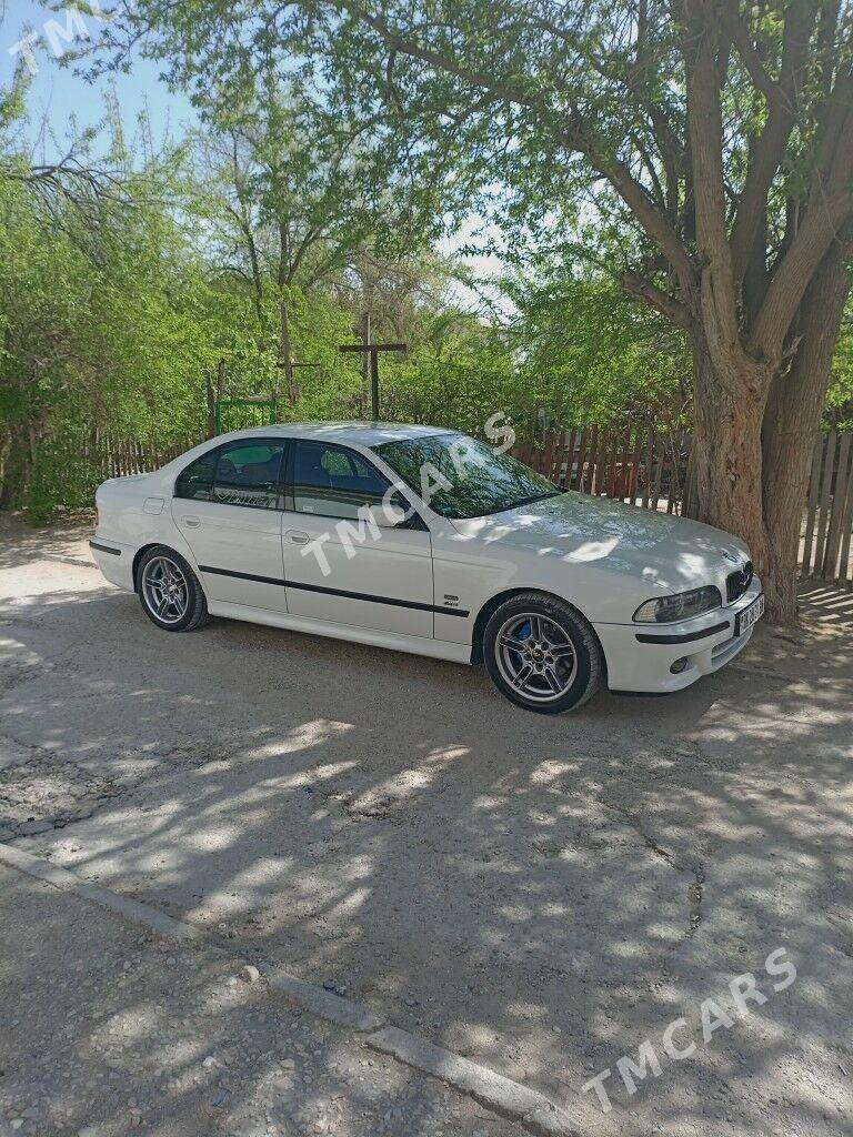 BMW E39 2001 - 145 000 TMT - Балканабат - img 2