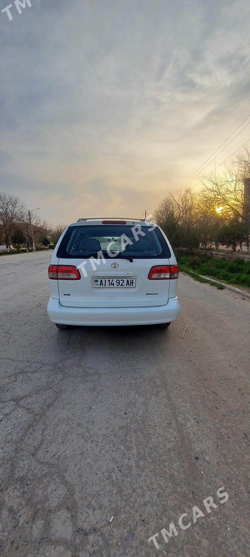 Toyota Sienna 2002 - 160 000 TMT - Теджен - img 4