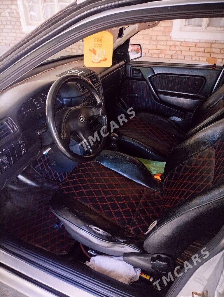 Opel Vectra 1993 - 56 000 TMT - Бахарден - img 4