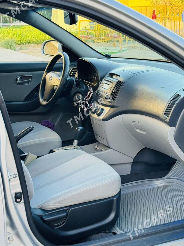 Hyundai Elantra 2010 - 110 000 TMT - Туркменабат - img 8