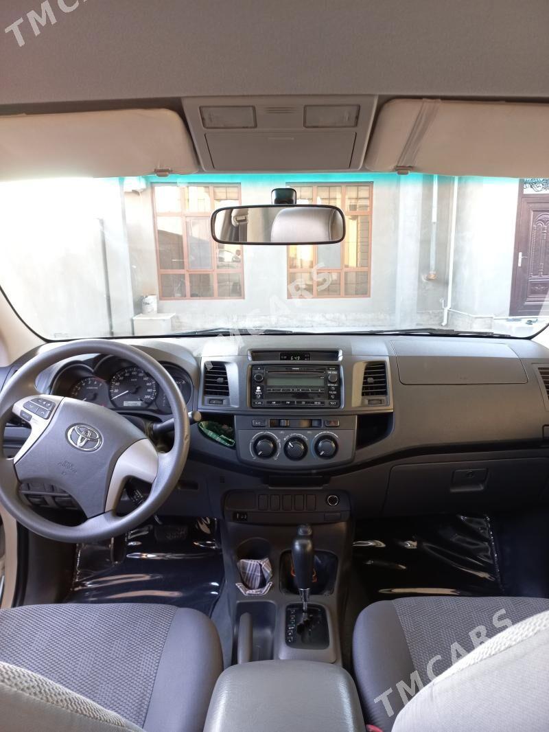 Toyota Hilux 2012 - 300 000 TMT - Балканабат - img 2