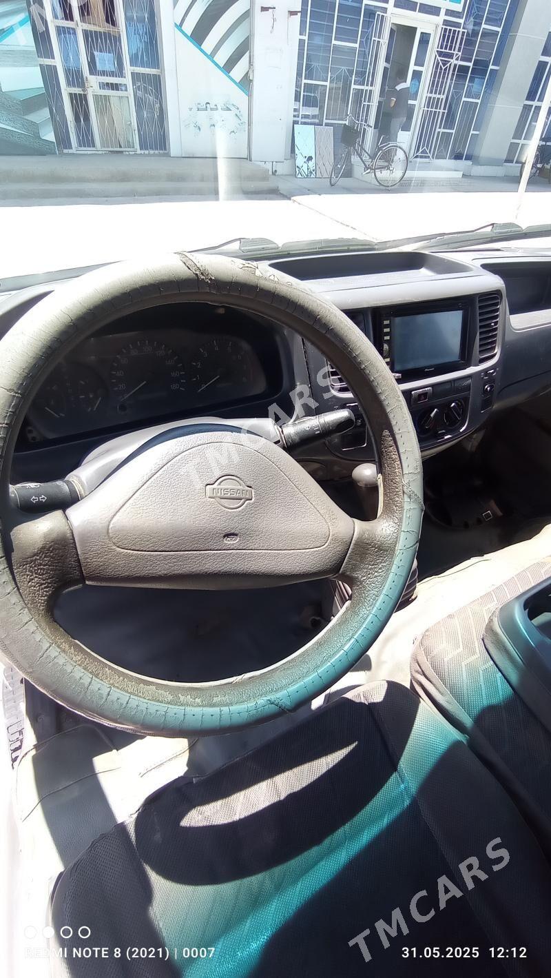 Nissan Urvan 2000 - 100 000 TMT - Байрамали - img 4