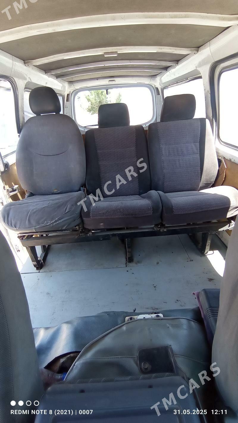 Nissan Urvan 2000 - 100 000 TMT - Байрамали - img 9