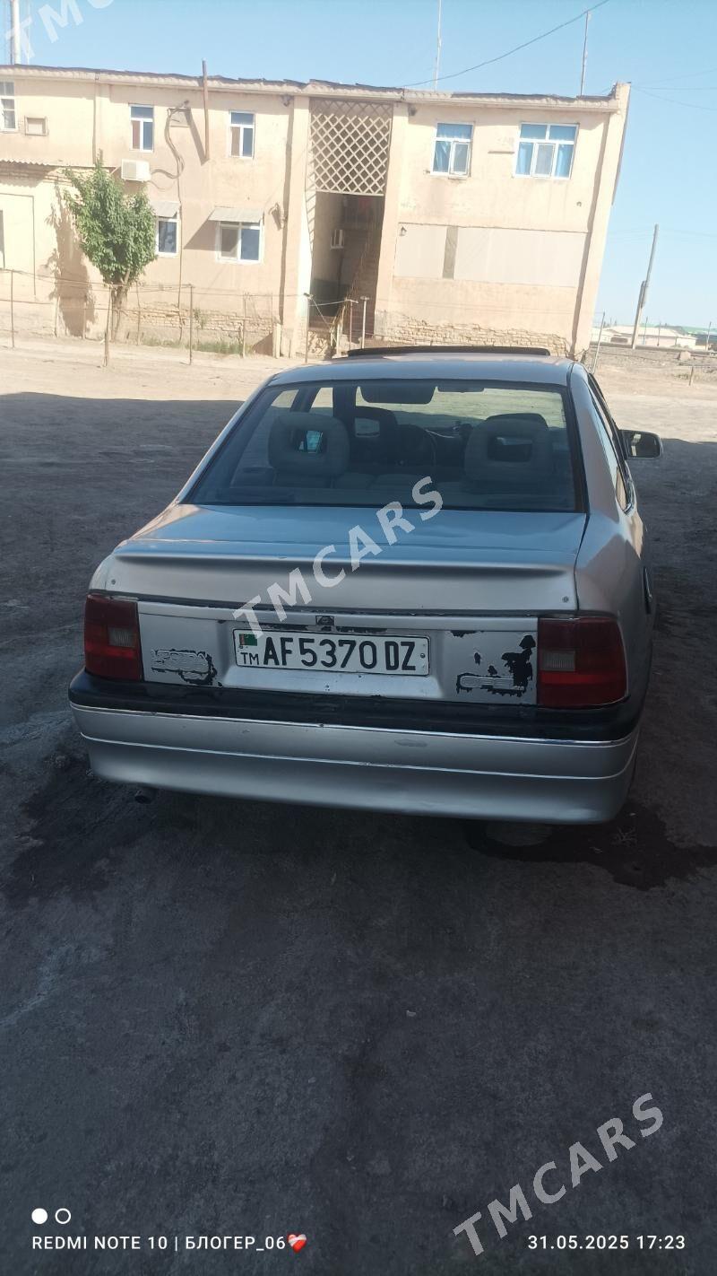 Opel Vectra 1990 - 30 000 TMT - Гурбансолтан Едже - img 4