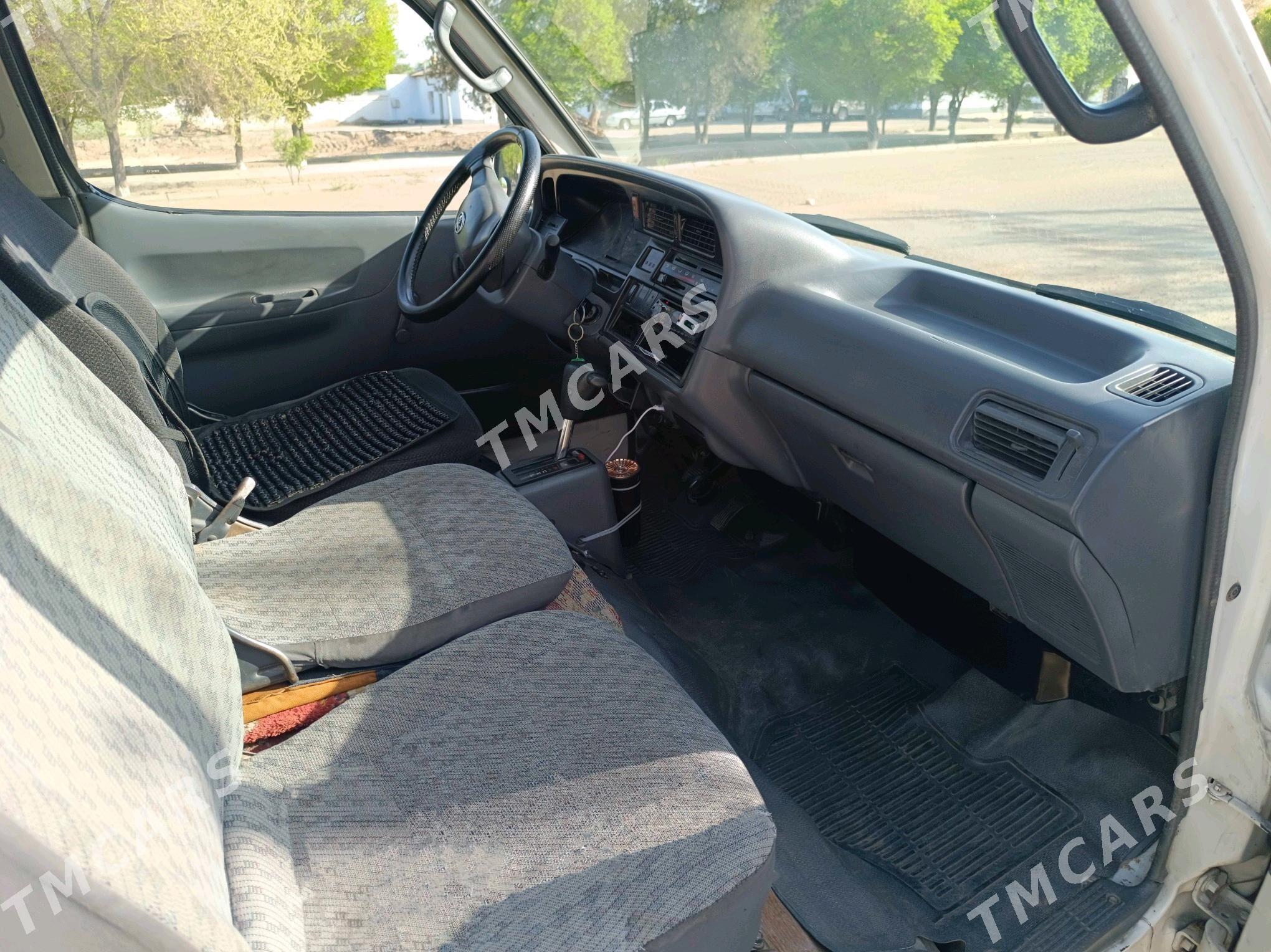 Toyota Hiace 2004 - 120 000 TMT - Гороглы (Тагта) - img 3