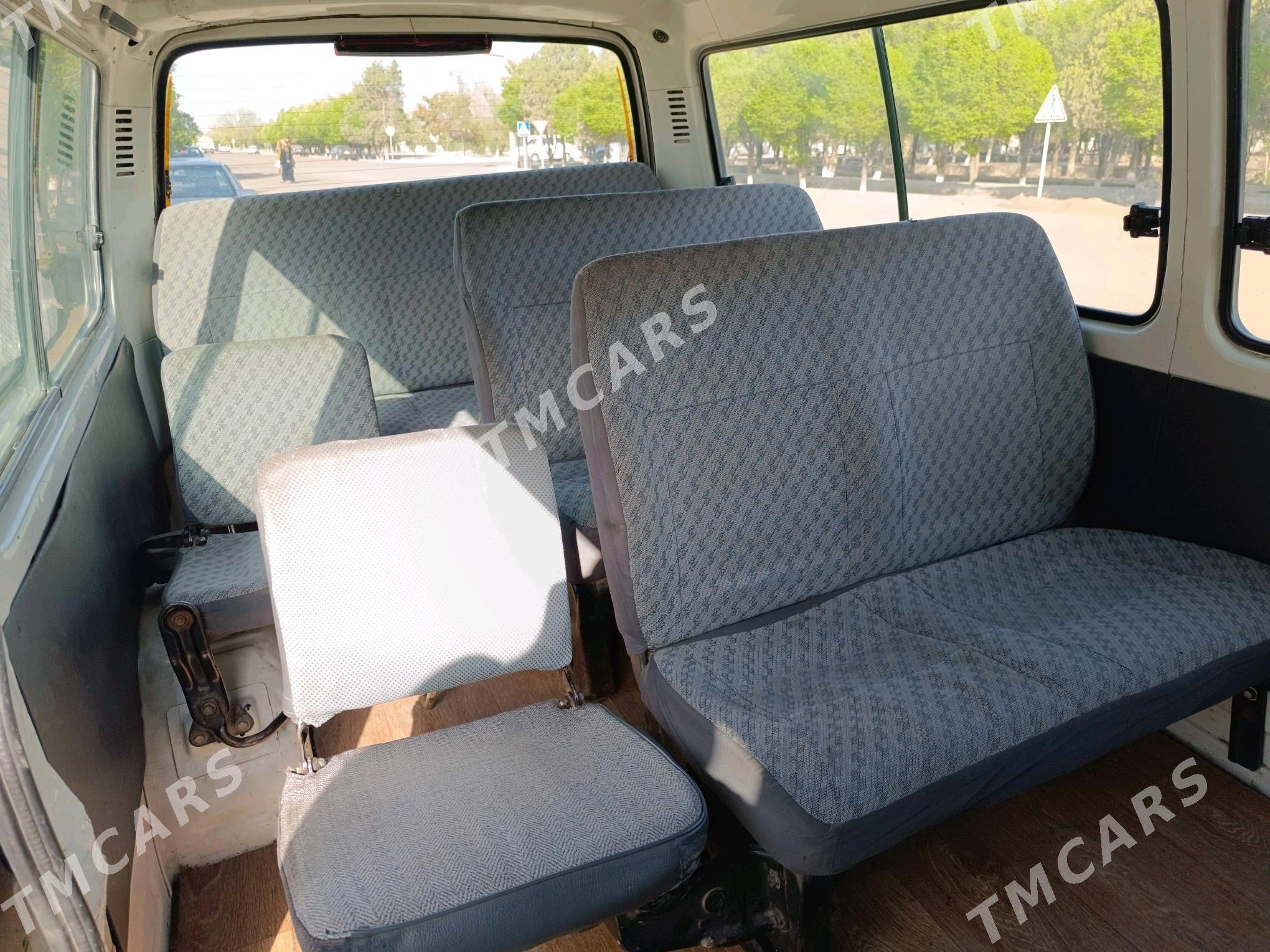 Toyota Hiace 2004 - 120 000 TMT - Гороглы (Тагта) - img 4