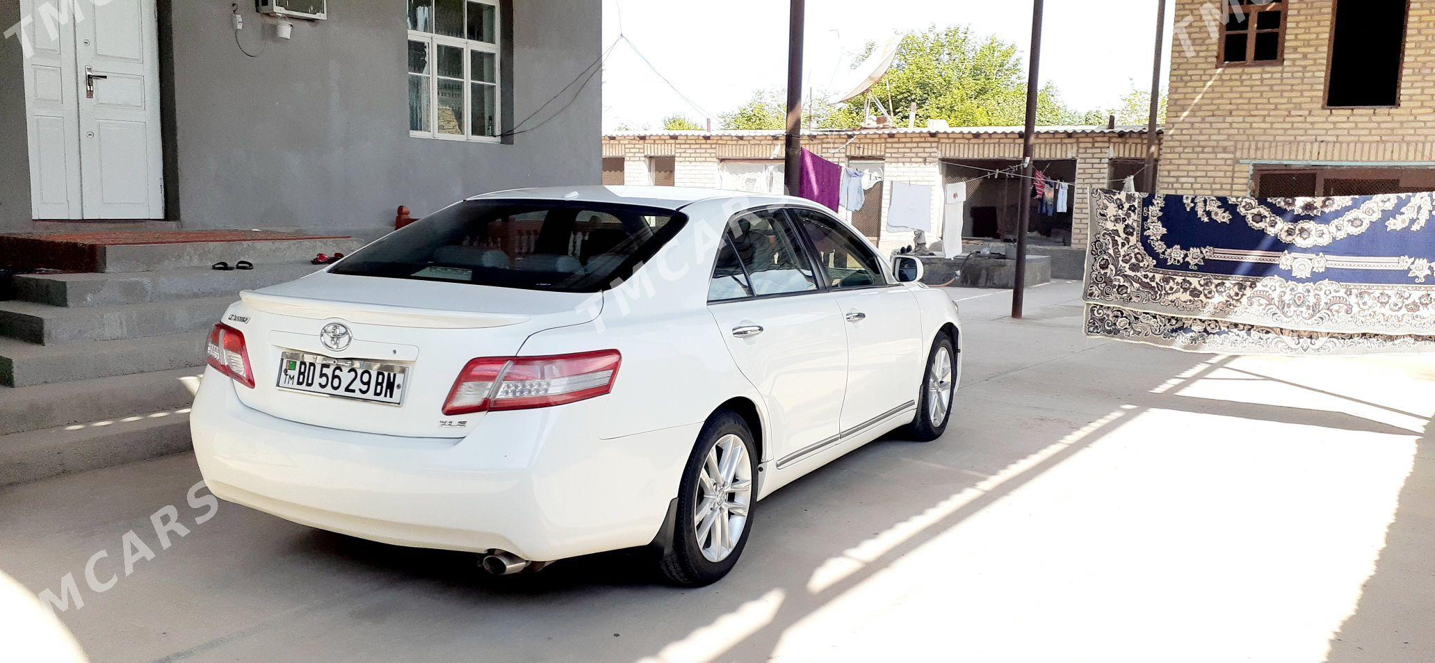 Toyota Camry 2010 - 180 000 TMT - Берекет - img 3