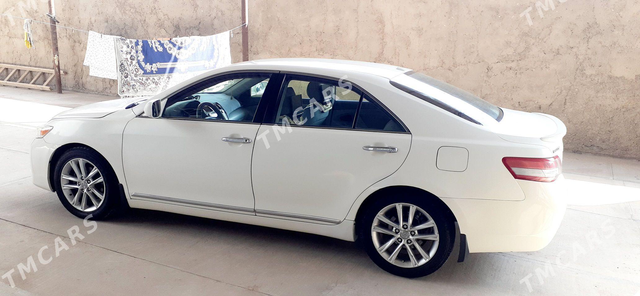 Toyota Camry 2010 - 180 000 TMT - Берекет - img 4
