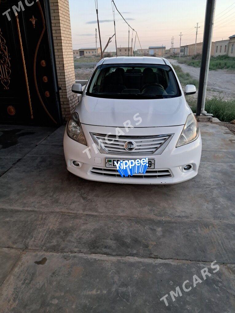 Nissan Versa 2013 - 90 000 TMT - Туркменабат - img 3
