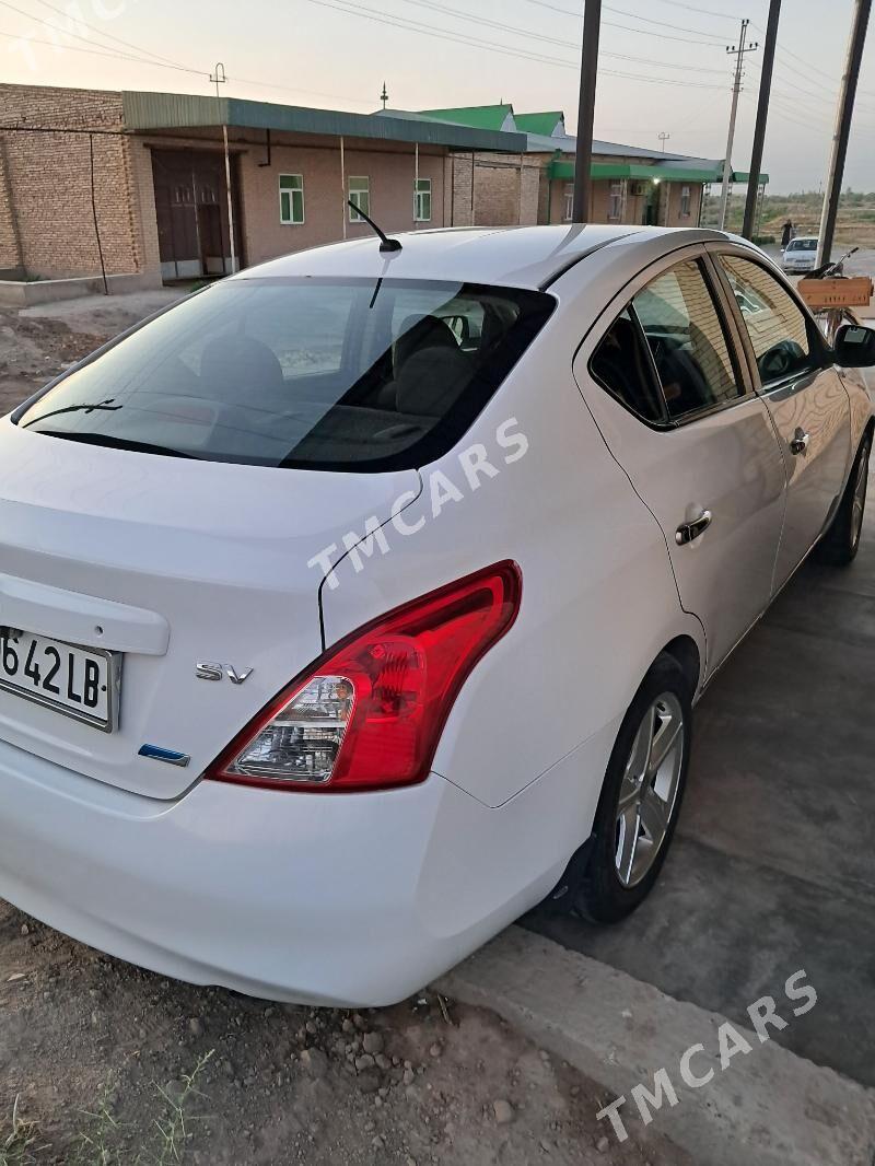 Nissan Versa 2013 - 90 000 TMT - Туркменабат - img 6