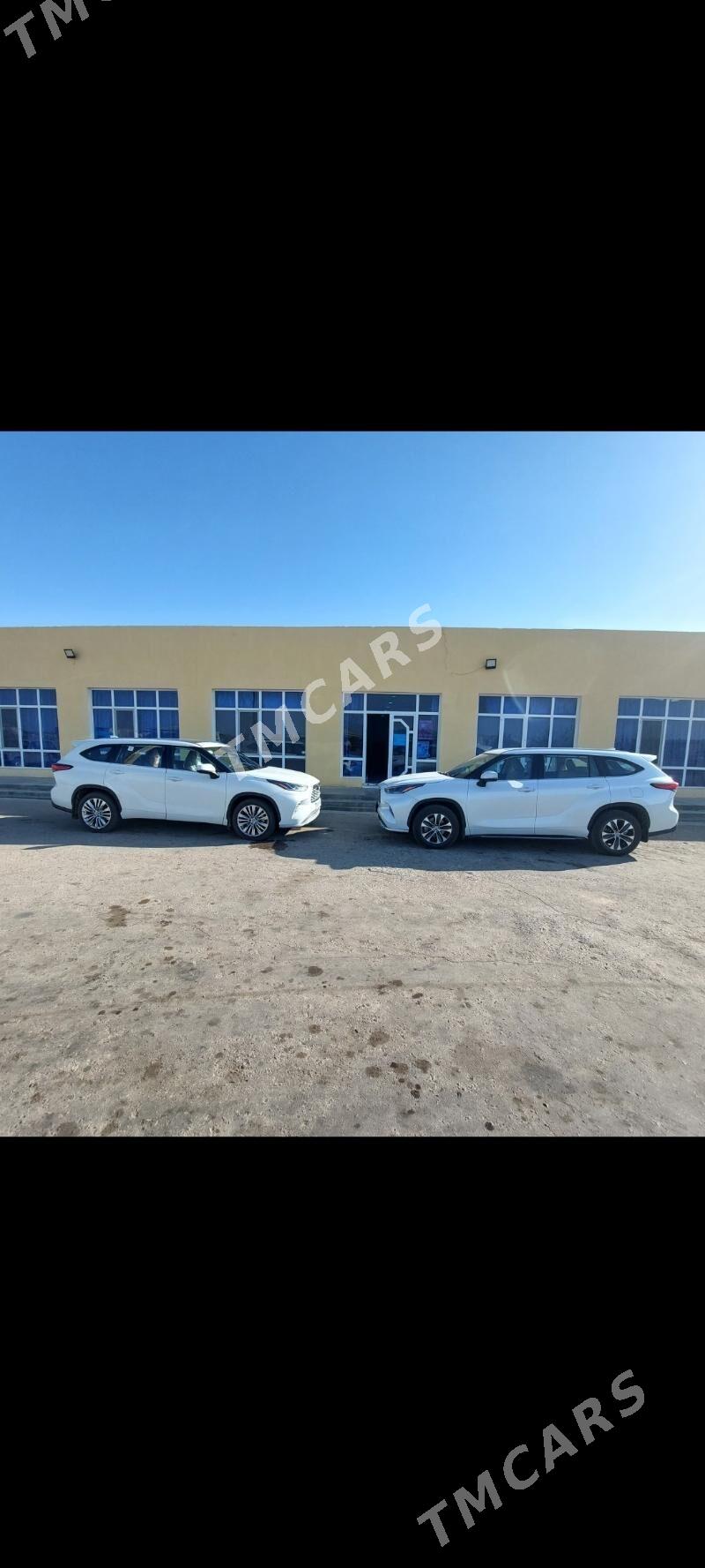 Toyota Highlander 2022 - 700 000 TMT - Губадаг - img 5