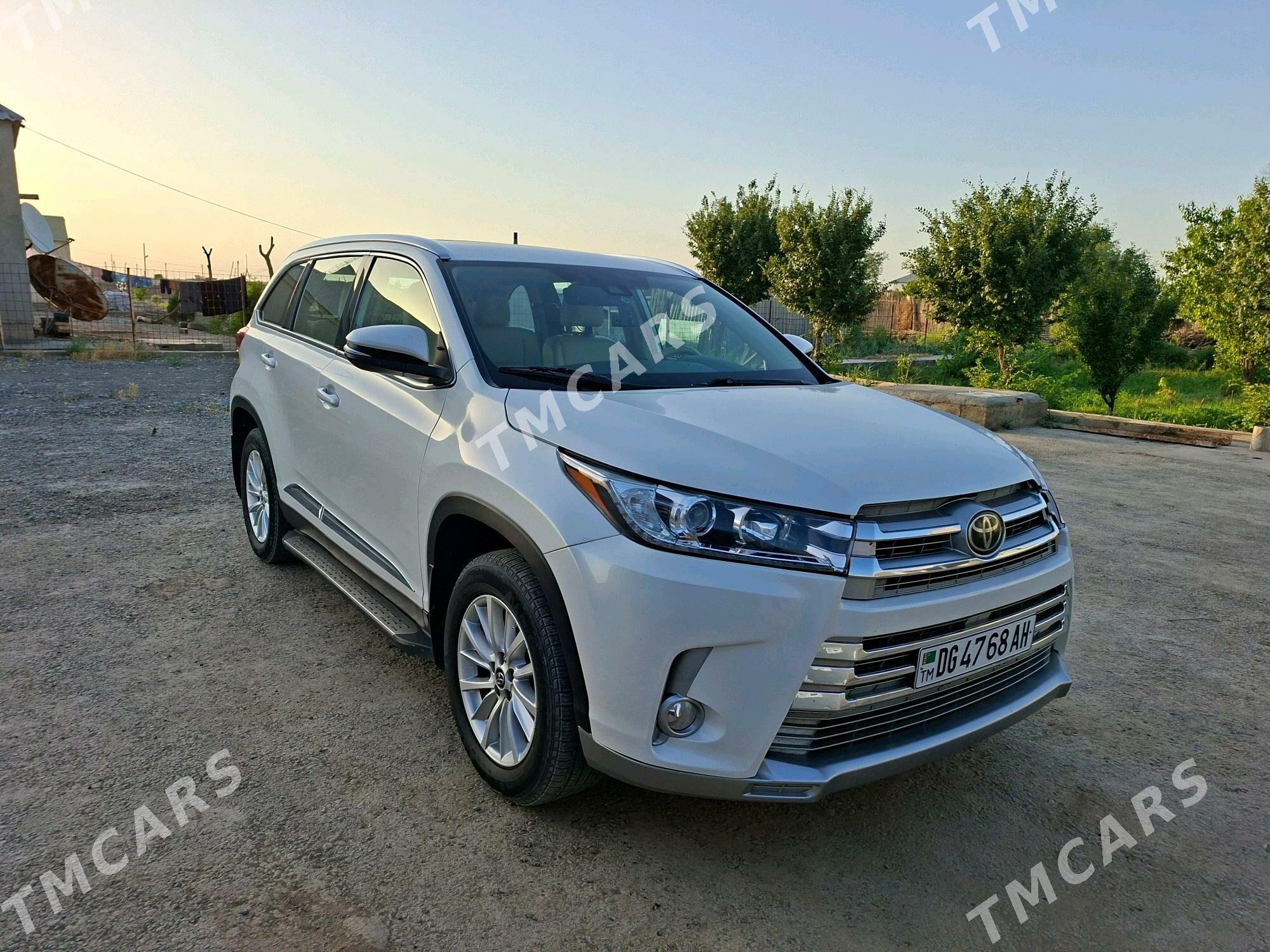 Toyota Highlander 2019 - 480 000 TMT - Теджен - img 1