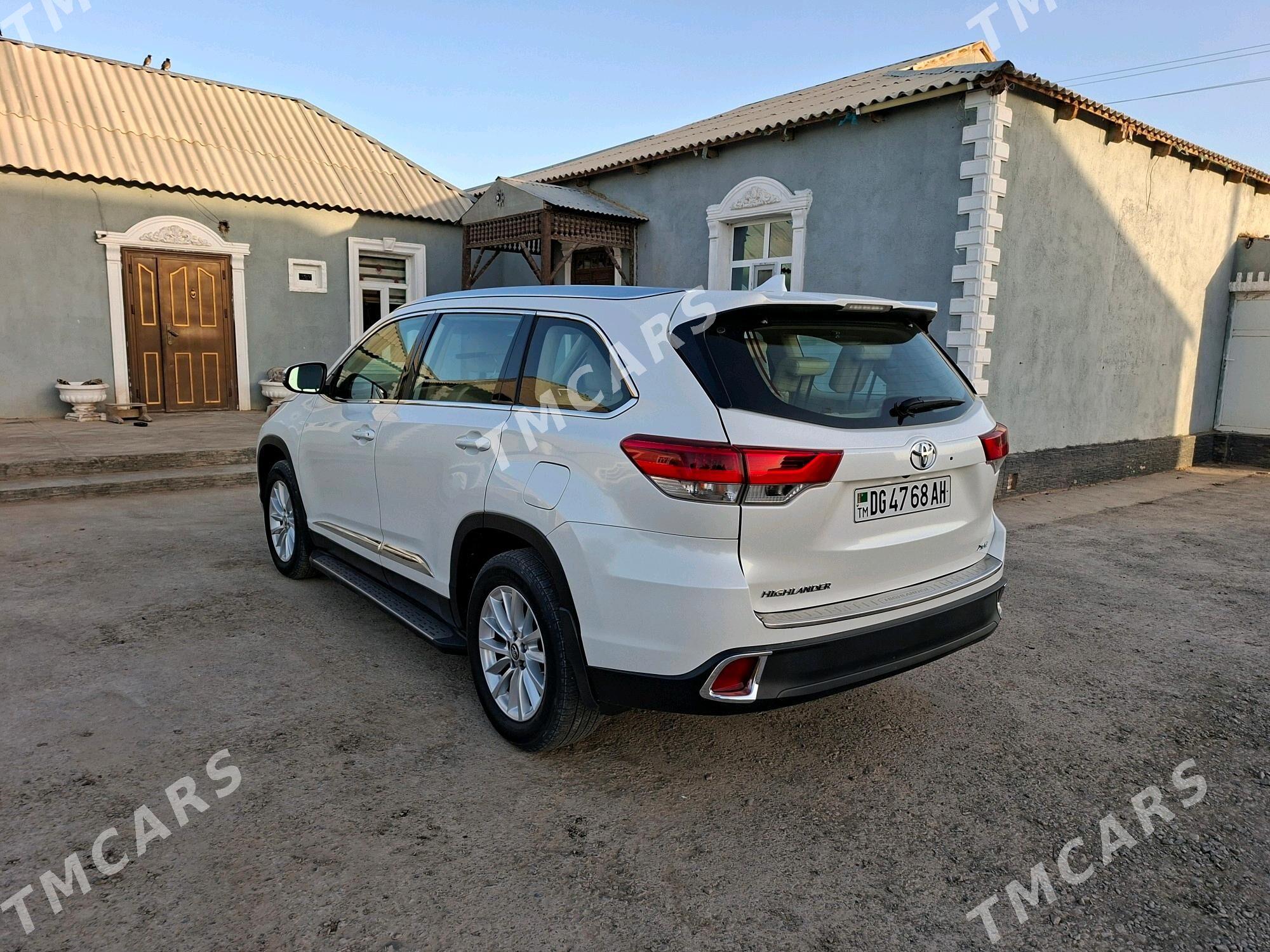 Toyota Highlander 2019 - 480 000 TMT - Теджен - img 3