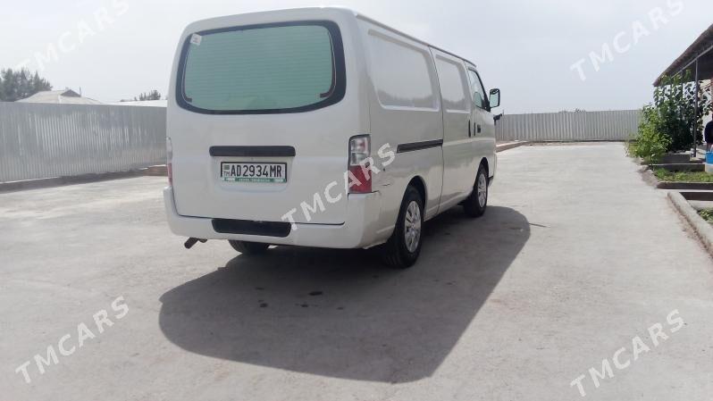 Nissan Urvan 2005 - 115 000 TMT - Сакарчага - img 2