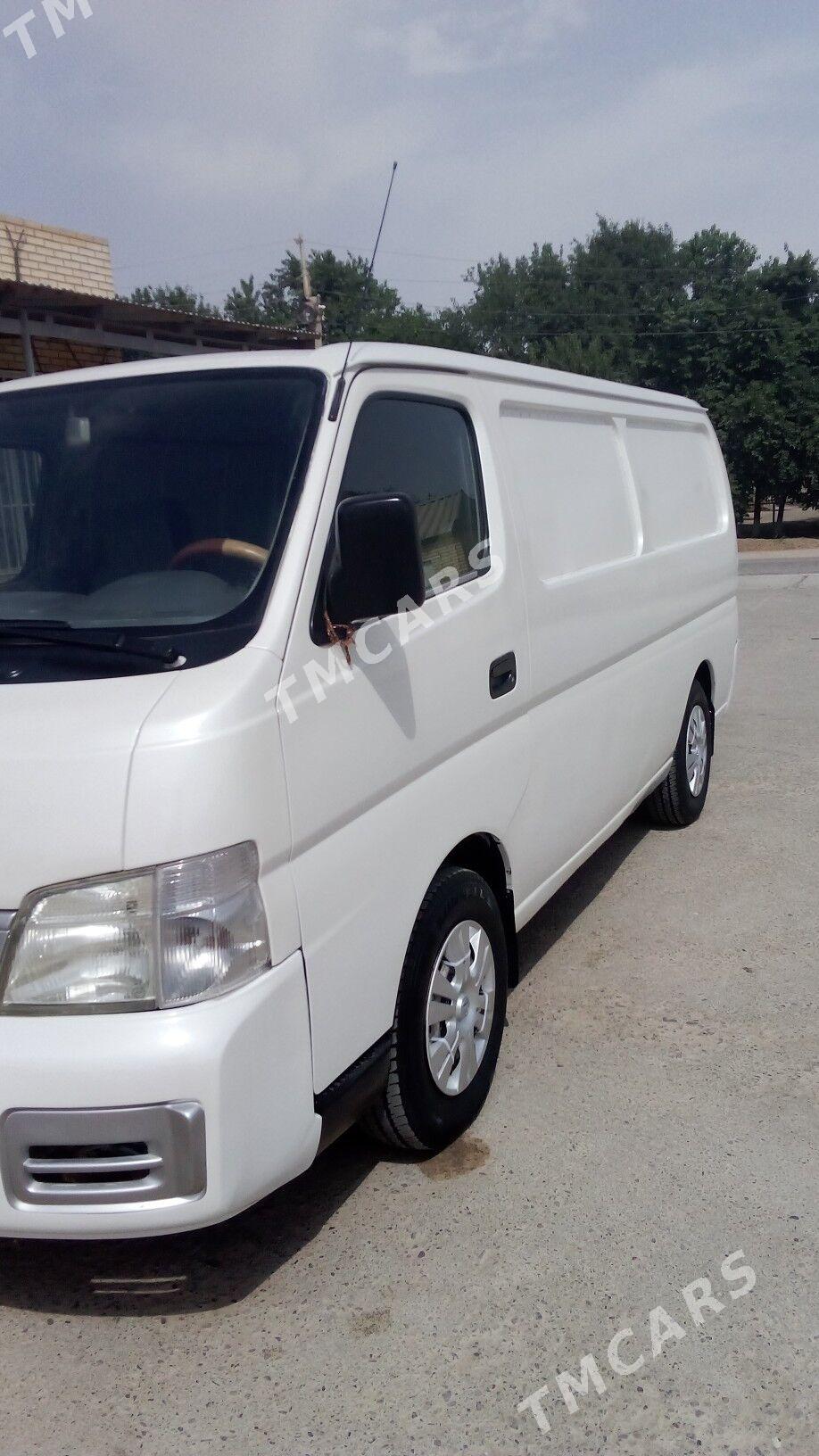 Nissan Urvan 2005 - 115 000 TMT - Сакарчага - img 1