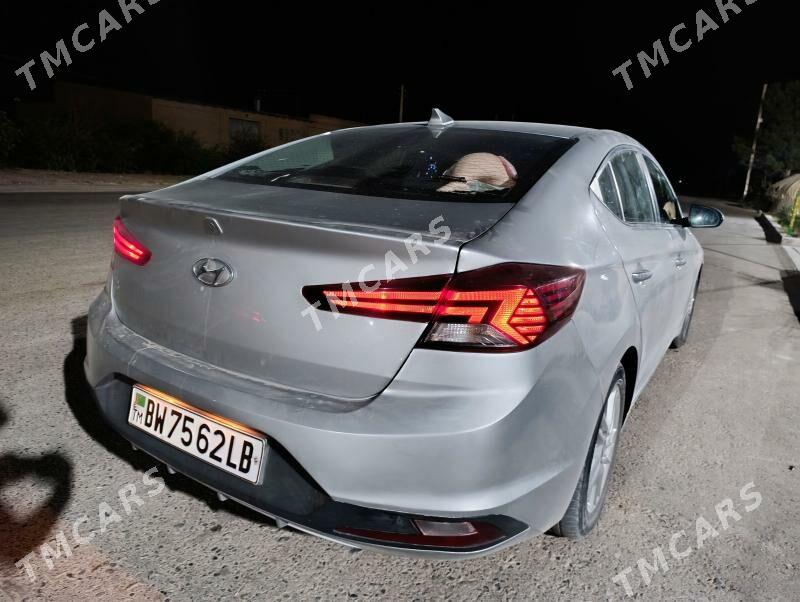 Hyundai Elantra 2019 - 225 000 TMT - Туркменабат - img 3