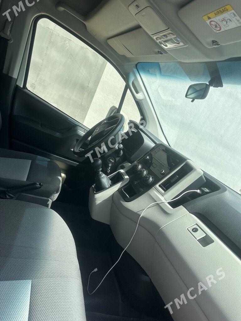 Toyota Hiace 2021 - 500 000 TMT - Бекреве - img 2