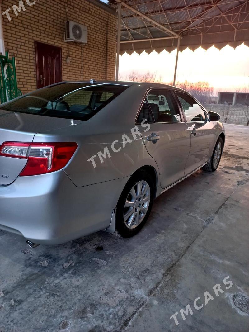 Toyota Camry 2013 - 190 000 TMT - Baýramaly - img 4