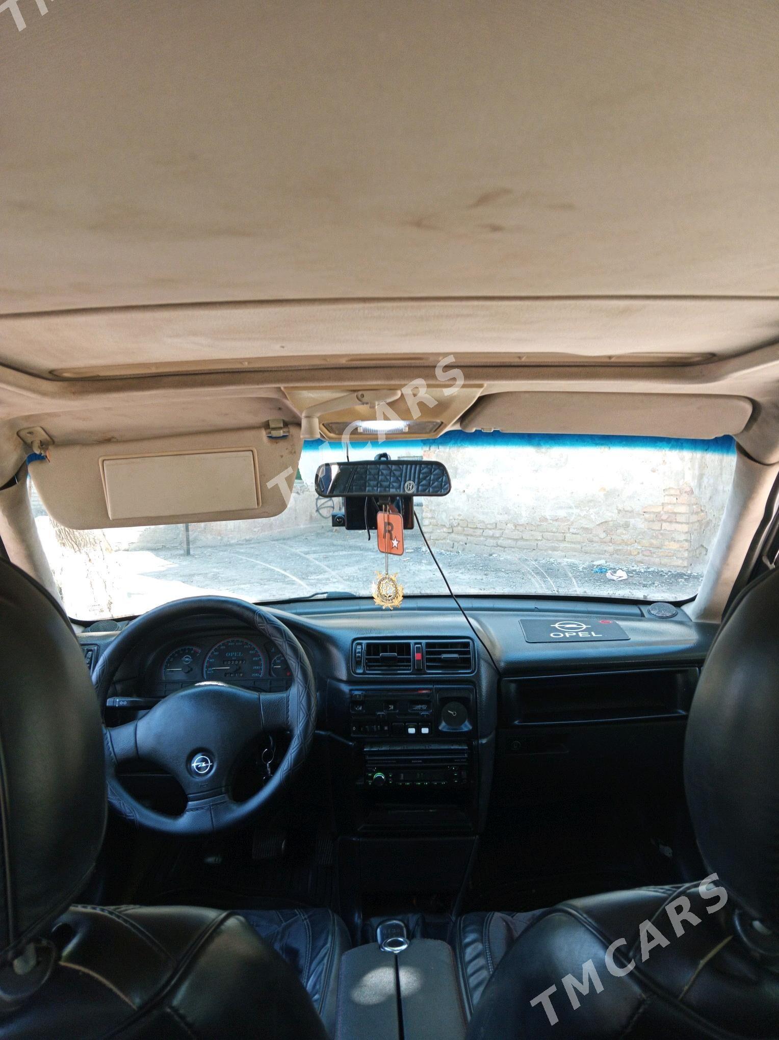 Opel Vectra 1989 - 38 000 TMT - Чарджоу - img 4