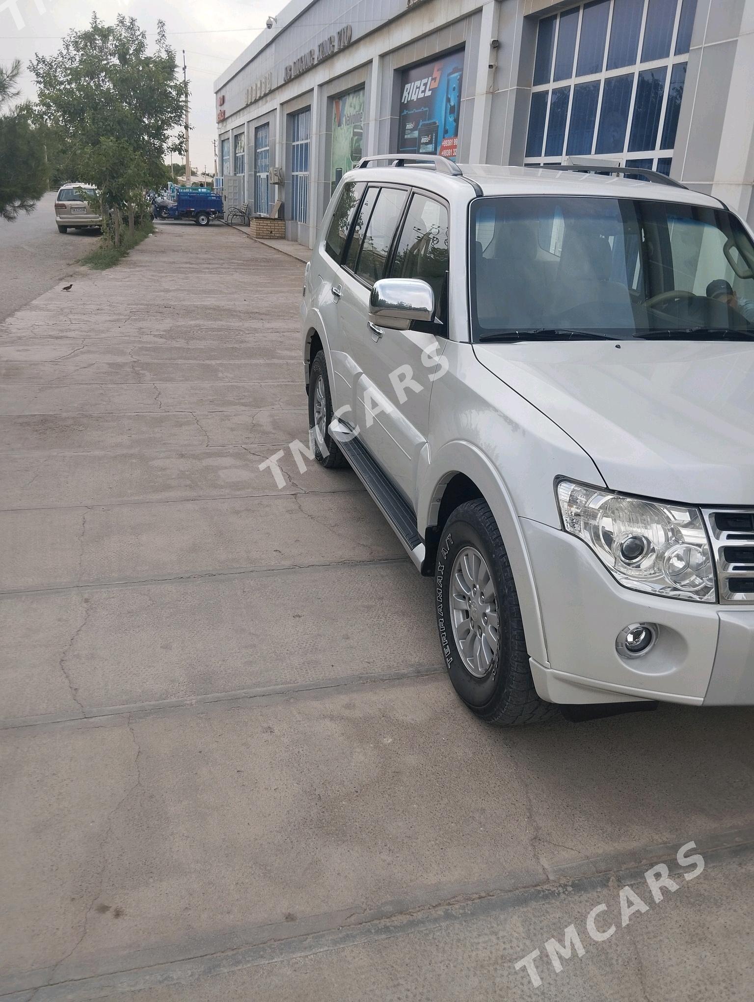 Mitsubishi Pajero 2010 - 225 000 TMT - Мары - img 3