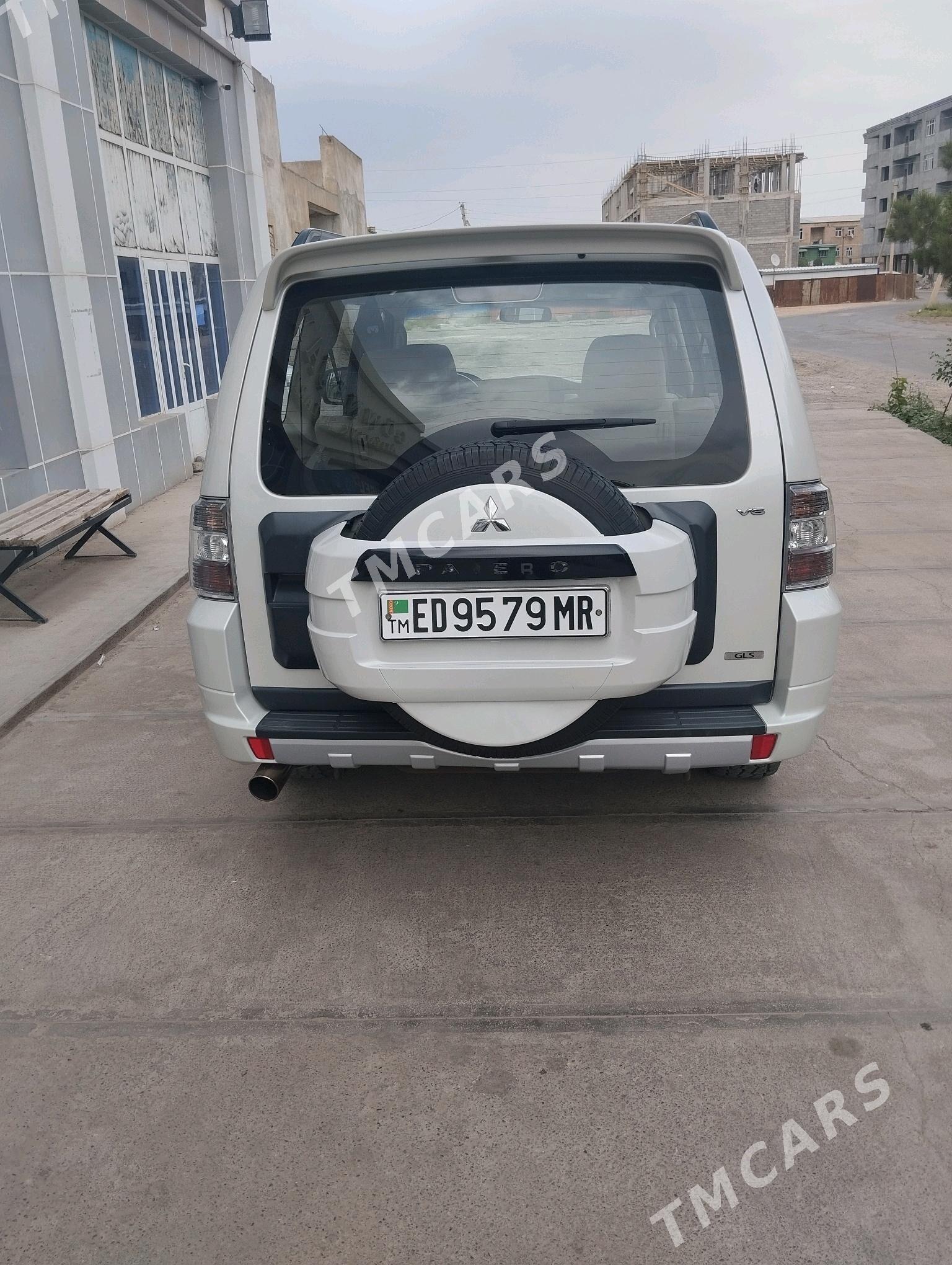 Mitsubishi Pajero 2010 - 225 000 TMT - Мары - img 2