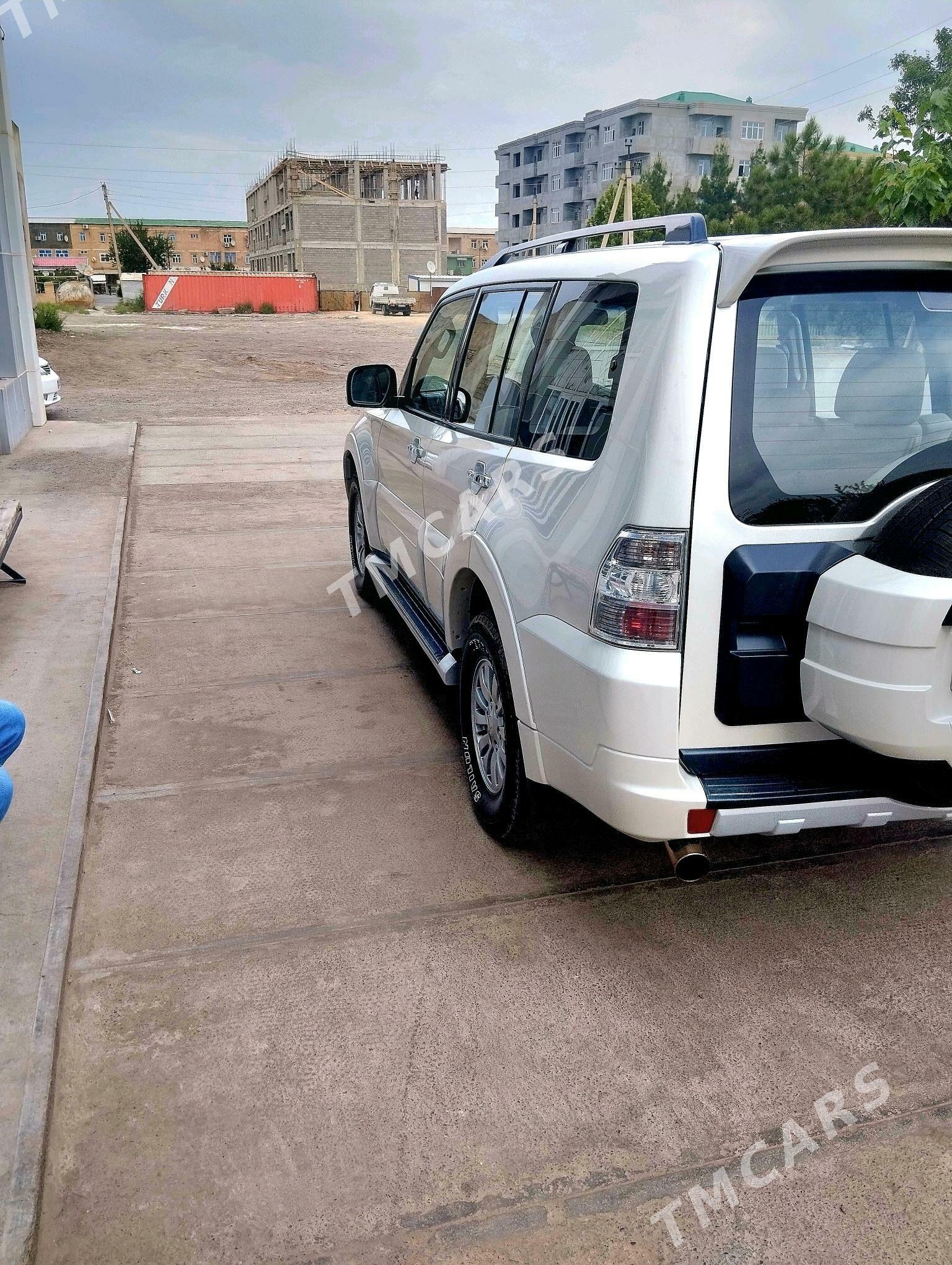 Mitsubishi Pajero 2010 - 225 000 TMT - Мары - img 4