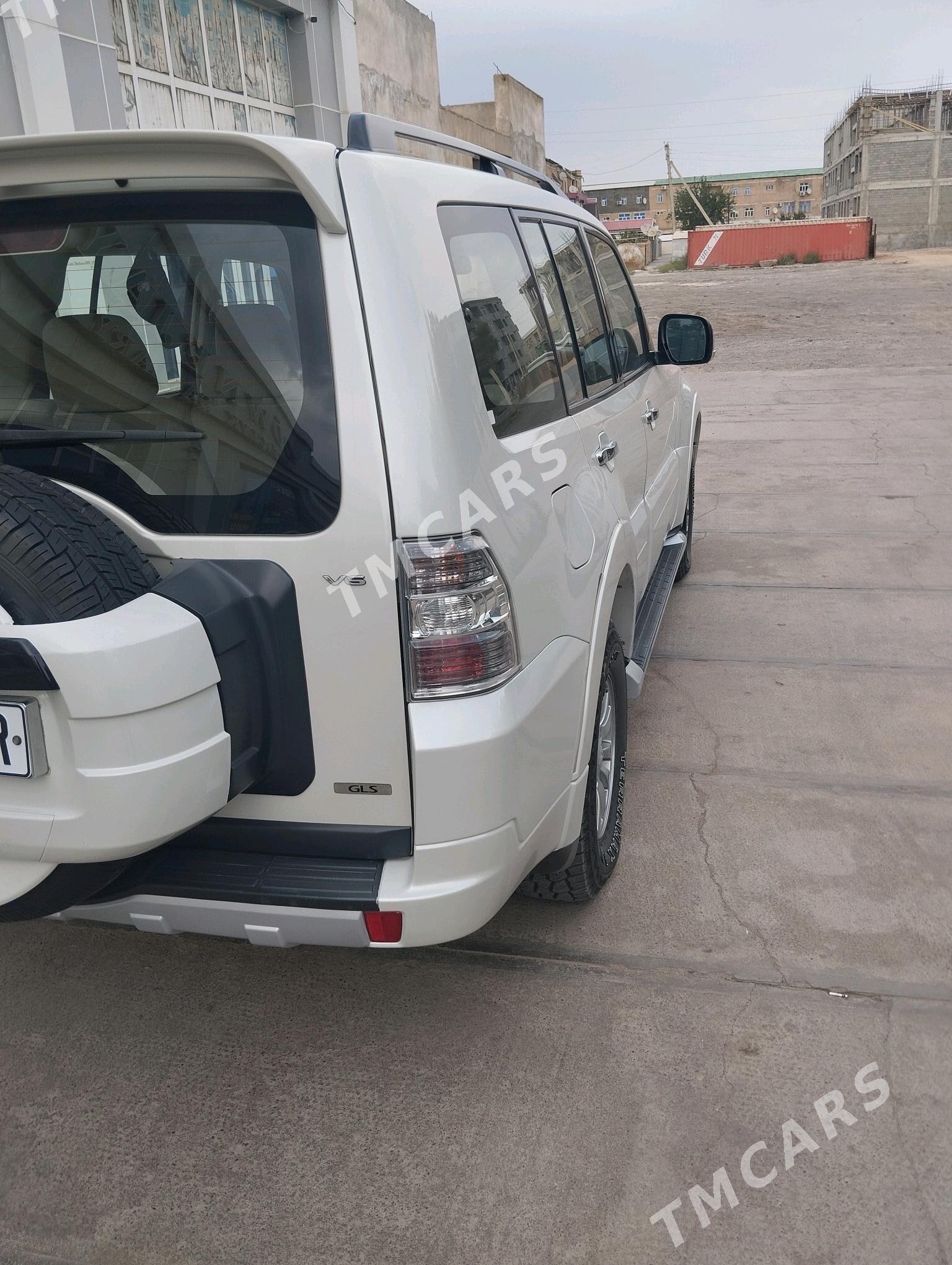 Mitsubishi Pajero 2010 - 225 000 TMT - Мары - img 5