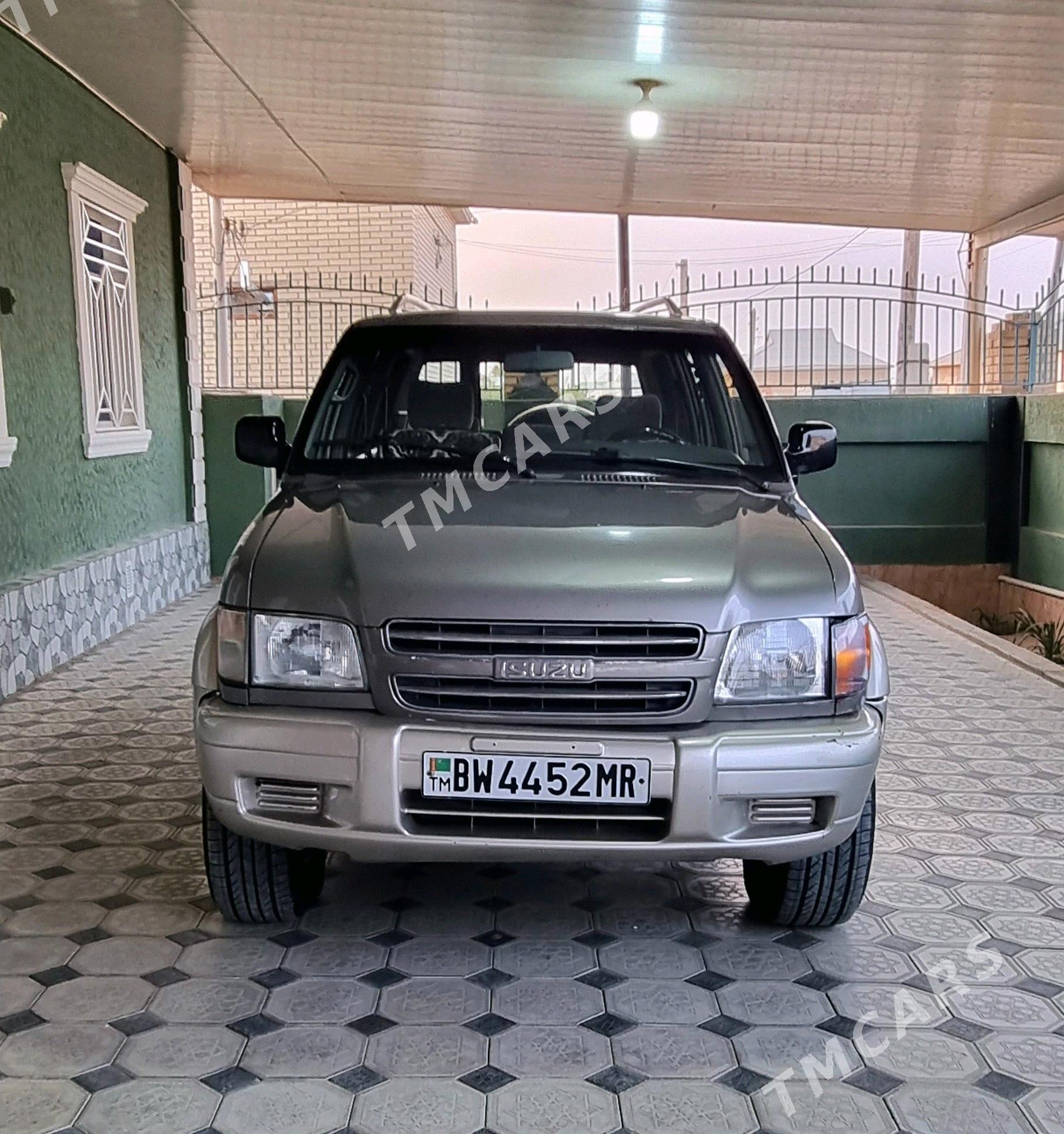 Isuzu Trooper 2001 - 120 000 TMT - Сакарчага - img 3