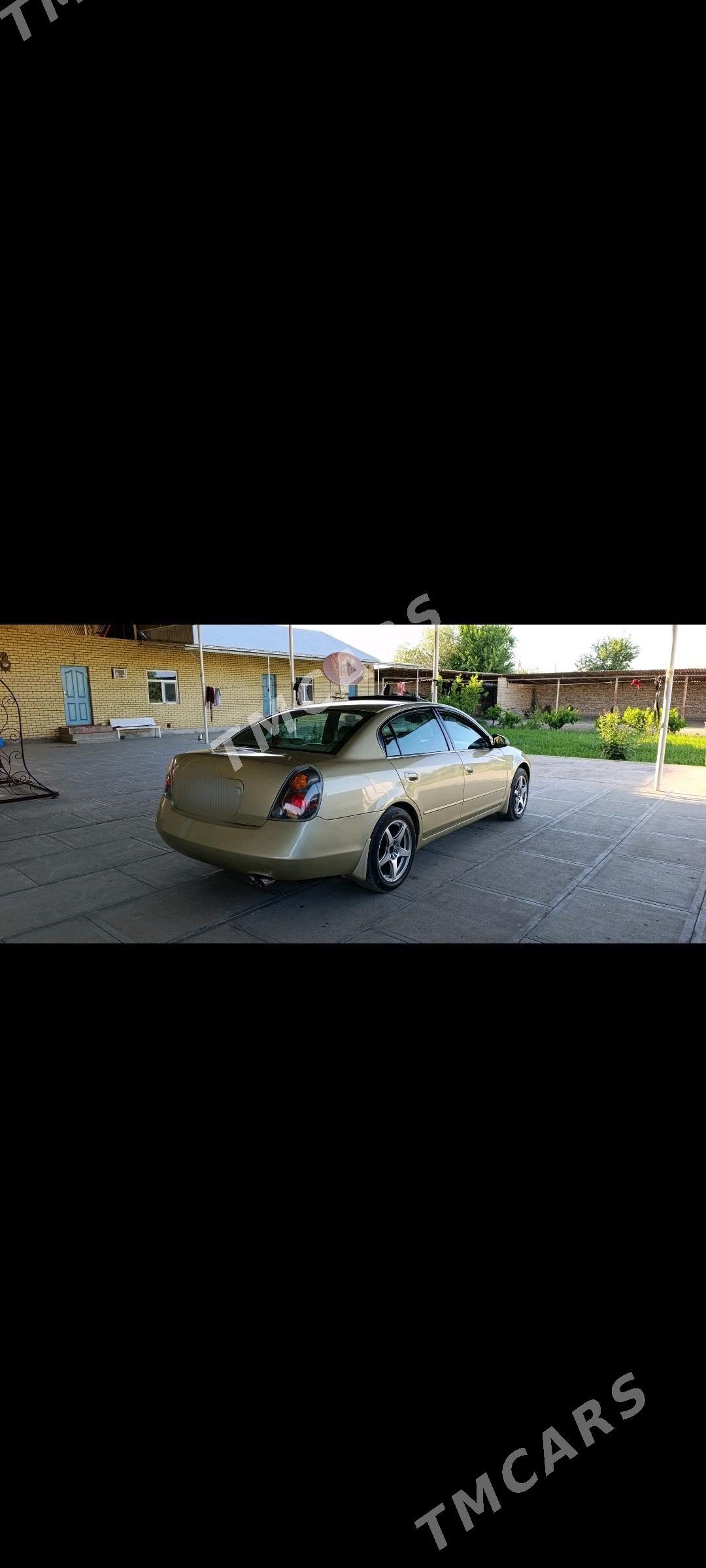 Nissan Altima 2003 - 110 000 TMT - Сакарчага - img 5