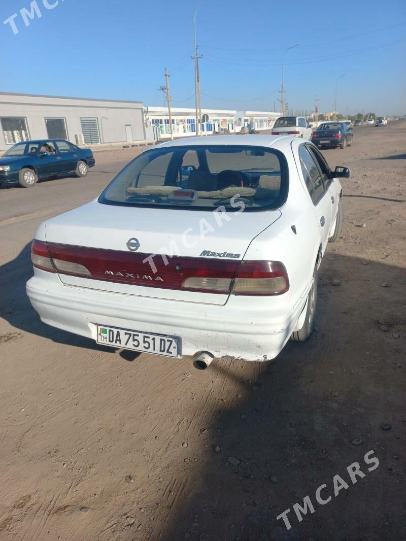 Nissan Maxima 1997 - 40 000 TMT - Дашогуз - img 3