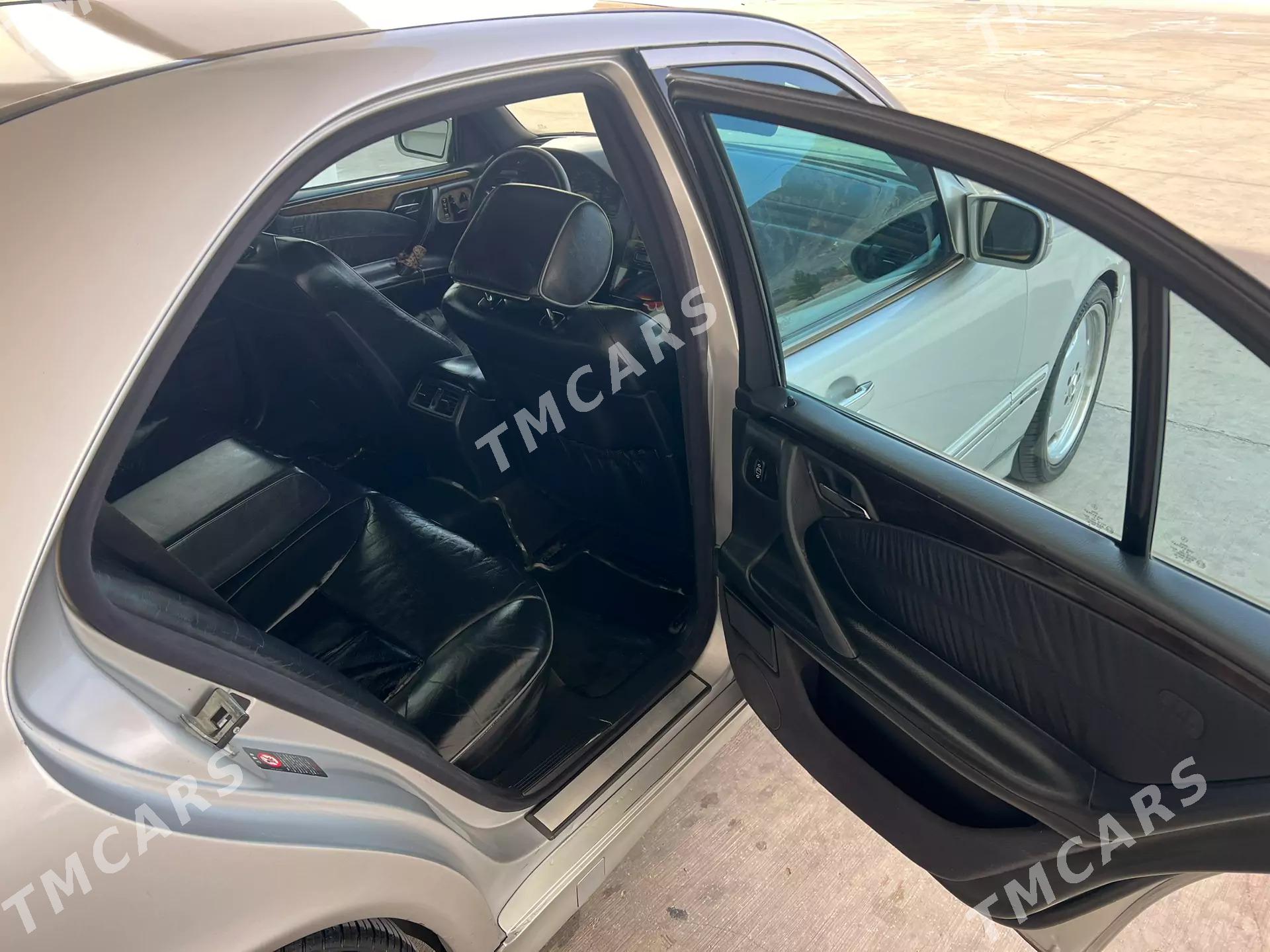 Mercedes-Benz E320 2001 - 110 000 TMT - Balkanabat - img 5