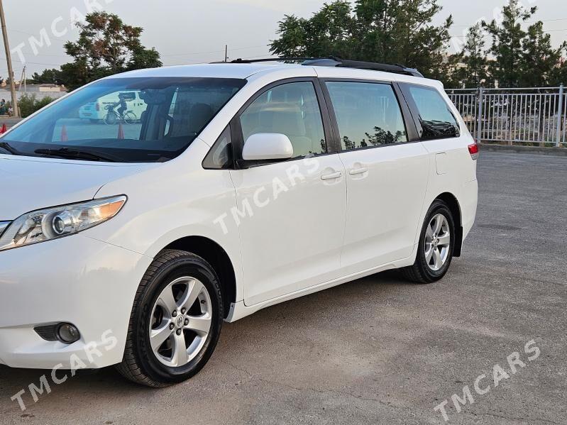 Toyota Sienna 2010 - 267 000 TMT - Мары - img 4