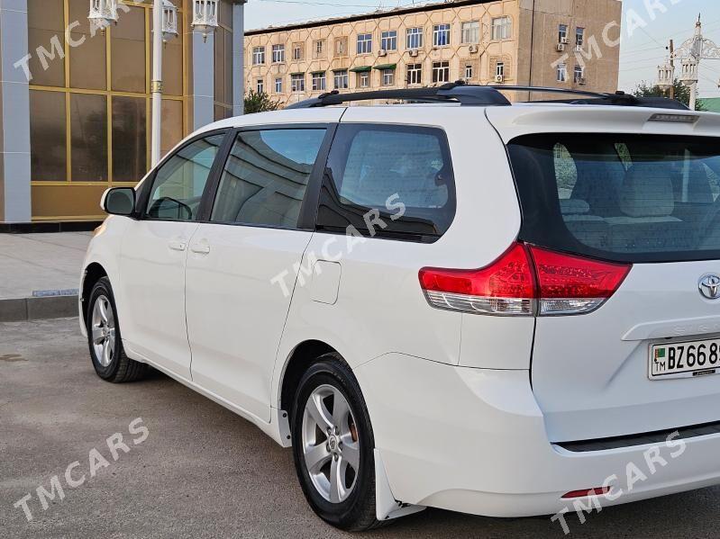 Toyota Sienna 2010 - 267 000 TMT - Мары - img 3