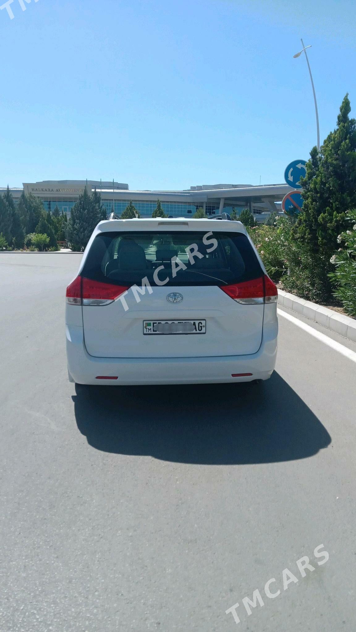 Toyota Sienna 2010 - 277 000 TMT - Aşgabat - img 5