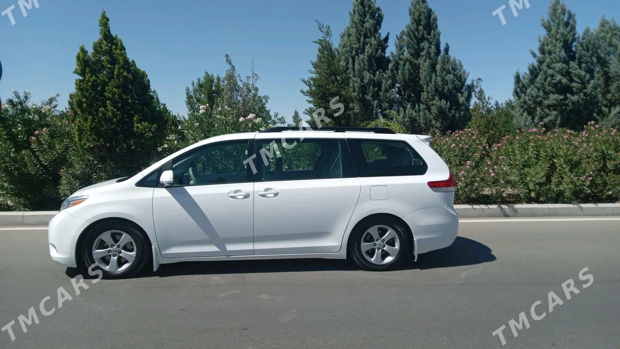 Toyota Sienna 2010 - 277 000 TMT - Aşgabat - img 4