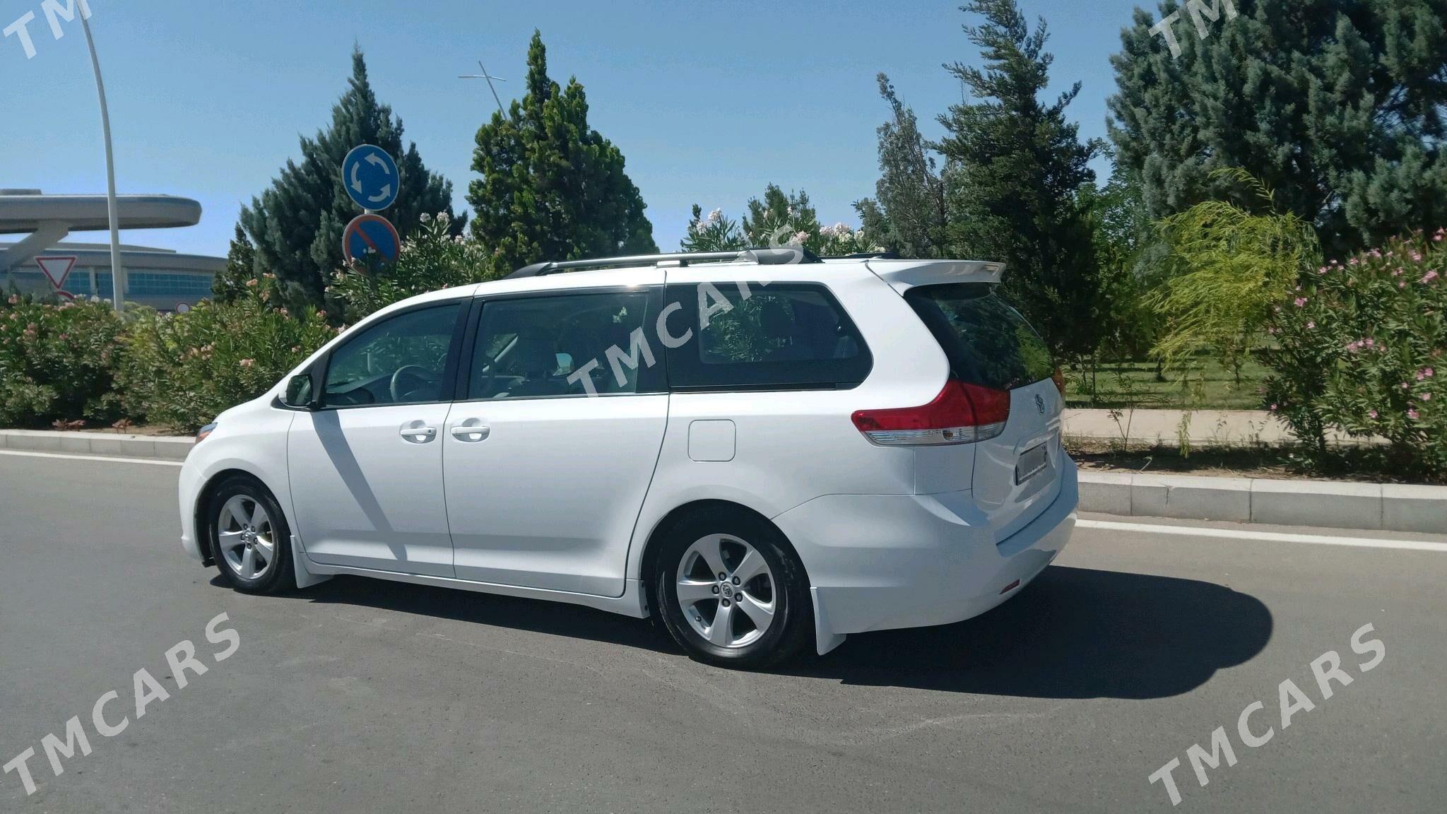 Toyota Sienna 2010 - 277 000 TMT - Aşgabat - img 8