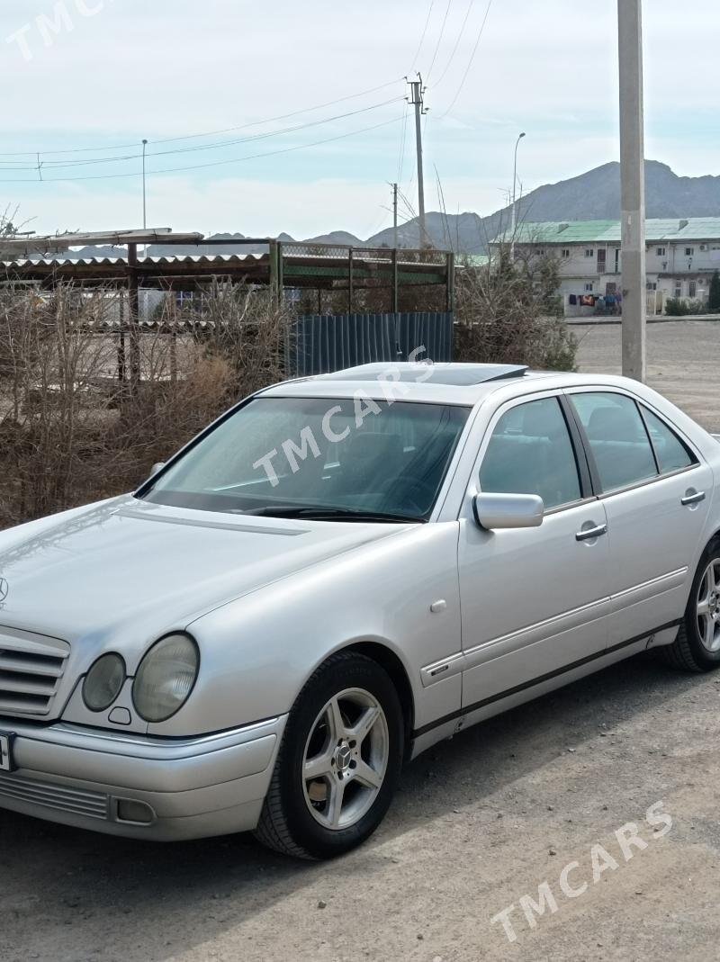 Mercedes-Benz E320 1999 - 120 000 TMT - Türkmenbaşy - img 2