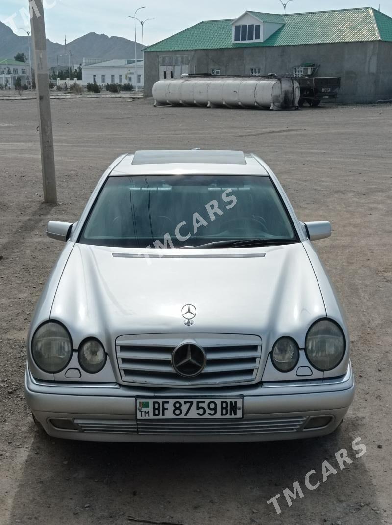 Mercedes-Benz E320 1999 - 120 000 TMT - Türkmenbaşy - img 3