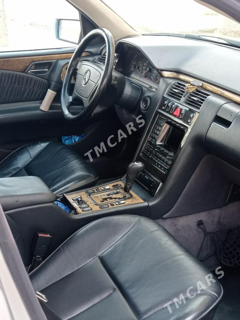 Mercedes-Benz E320 1999 - 120 000 TMT - Türkmenbaşy - img 6