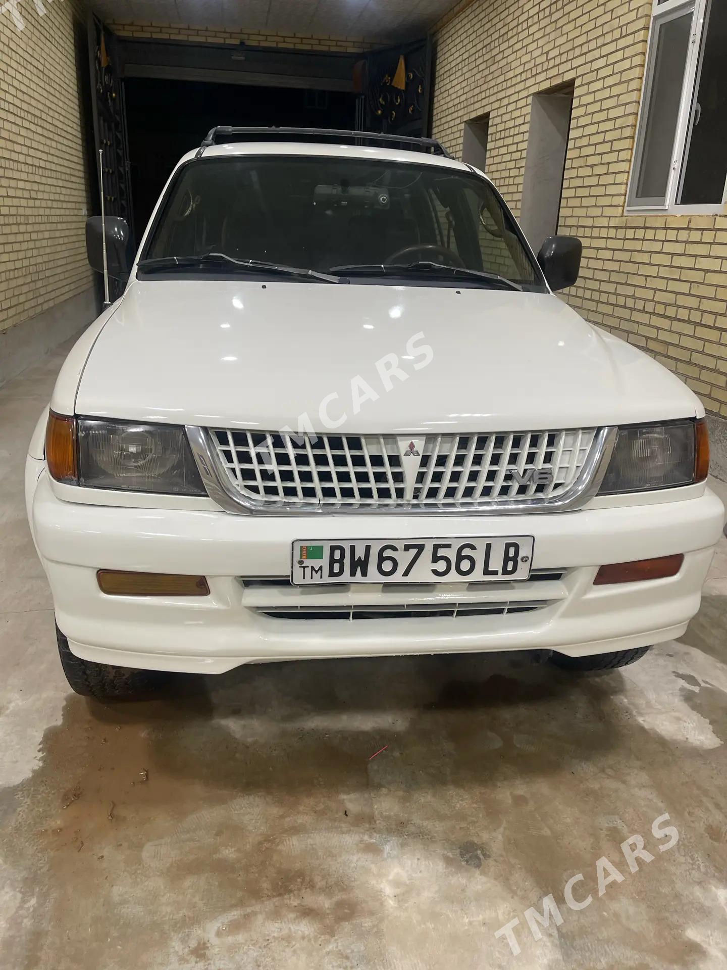 Mitsubishi Montero Sport 2000 - 105 000 TMT - Туркменабат - img 3
