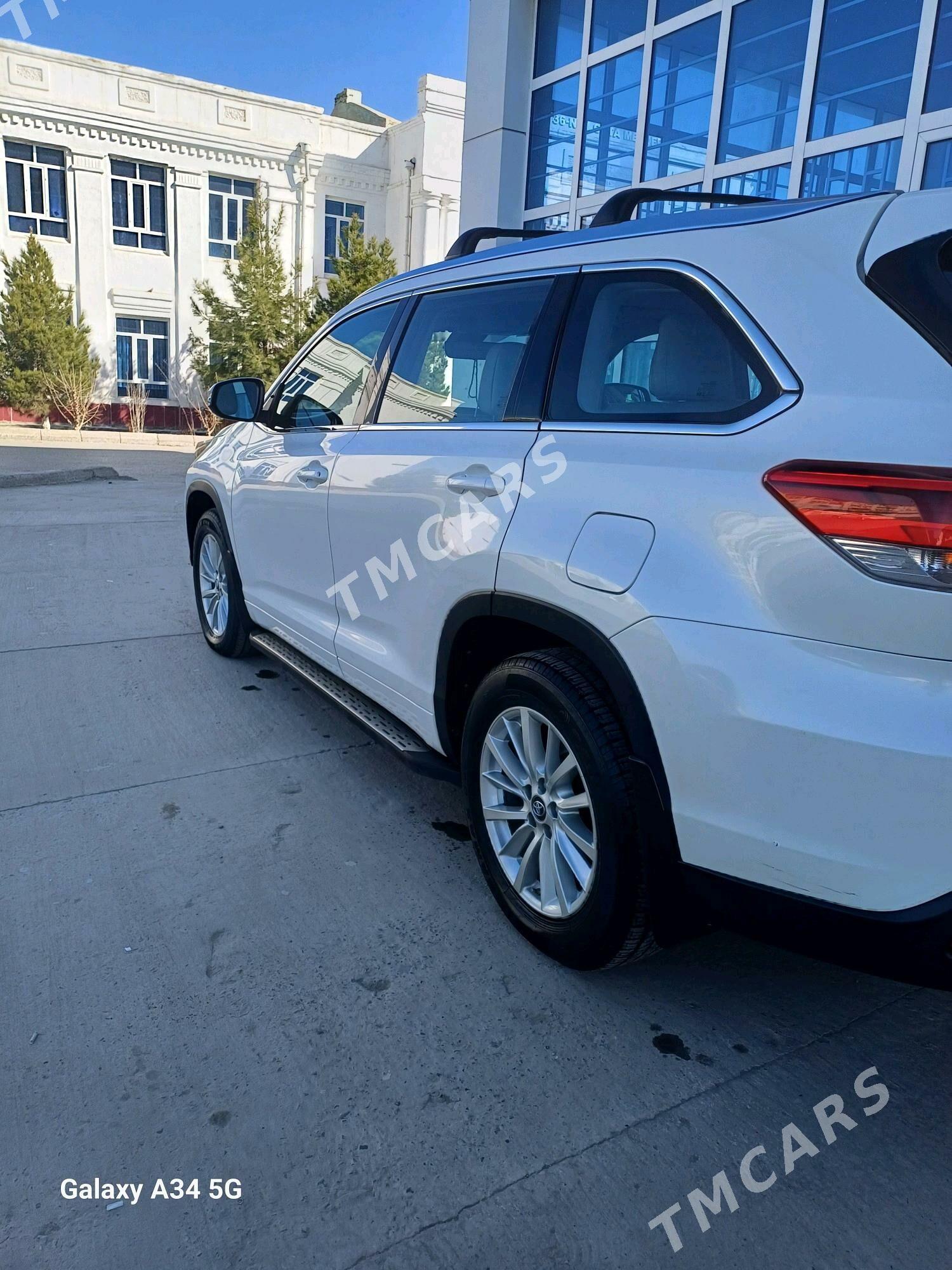 Toyota Highlander 2018 - 420 000 TMT - Türkmenabat - img 3