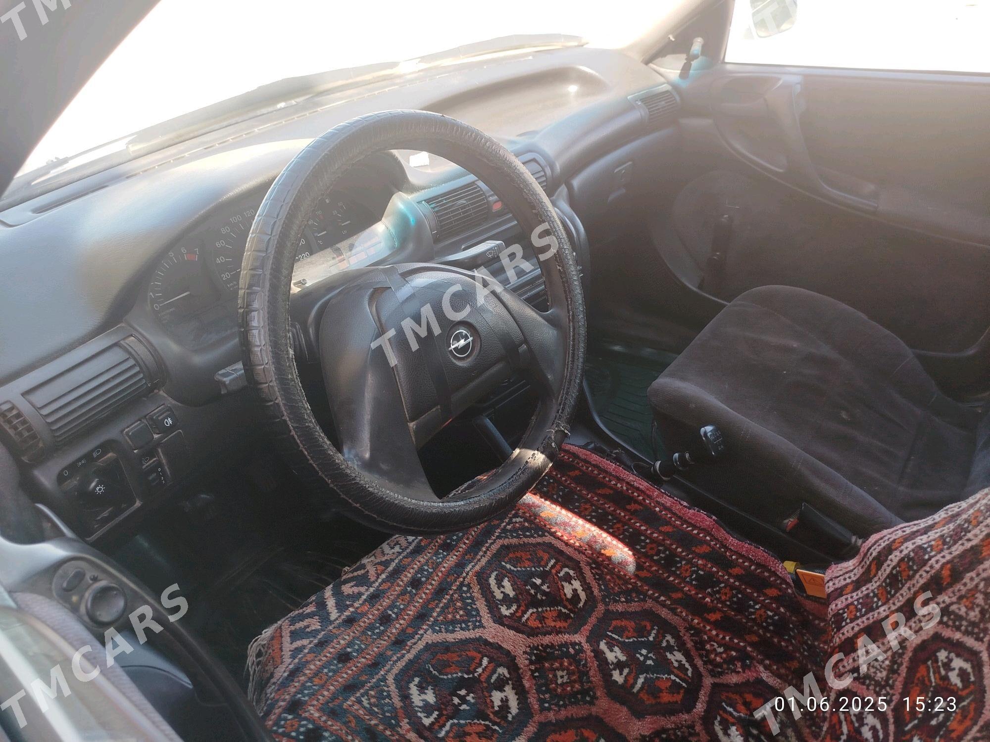 Opel Astra 1993 - 32 000 TMT - Şabat etr. - img 2