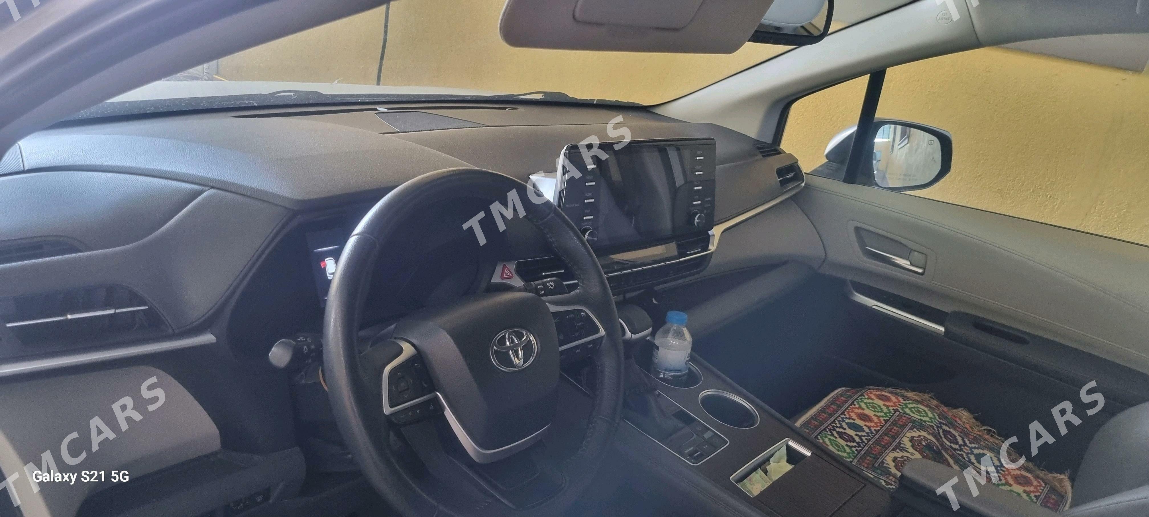 Toyota Sienna 2022 - 600 000 TMT - Губадаг - img 8