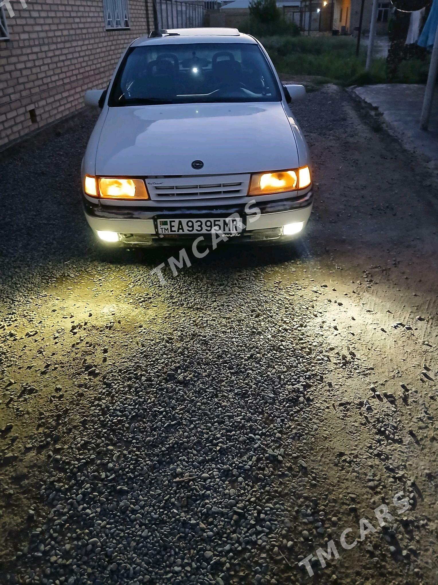 Opel Vectra 1989 - 30 000 TMT - Мары - img 2