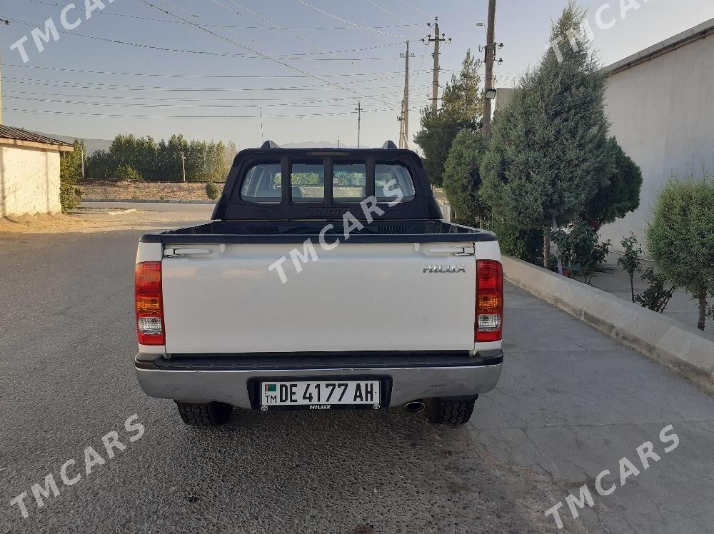 Toyota Hilux 2011 - 350 000 TMT - Бахарден - img 3