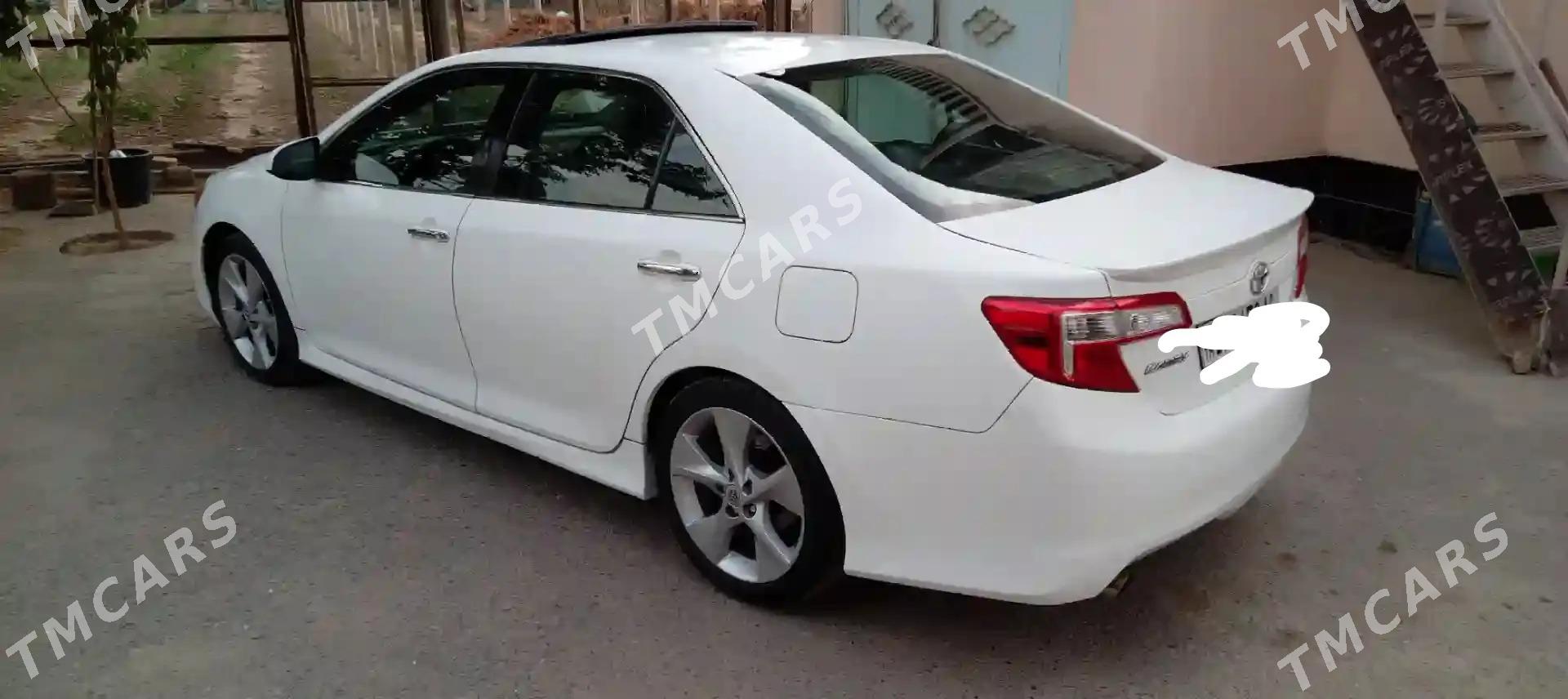 Toyota Camry 2013 - 220 000 TMT - Бузмеин - img 4