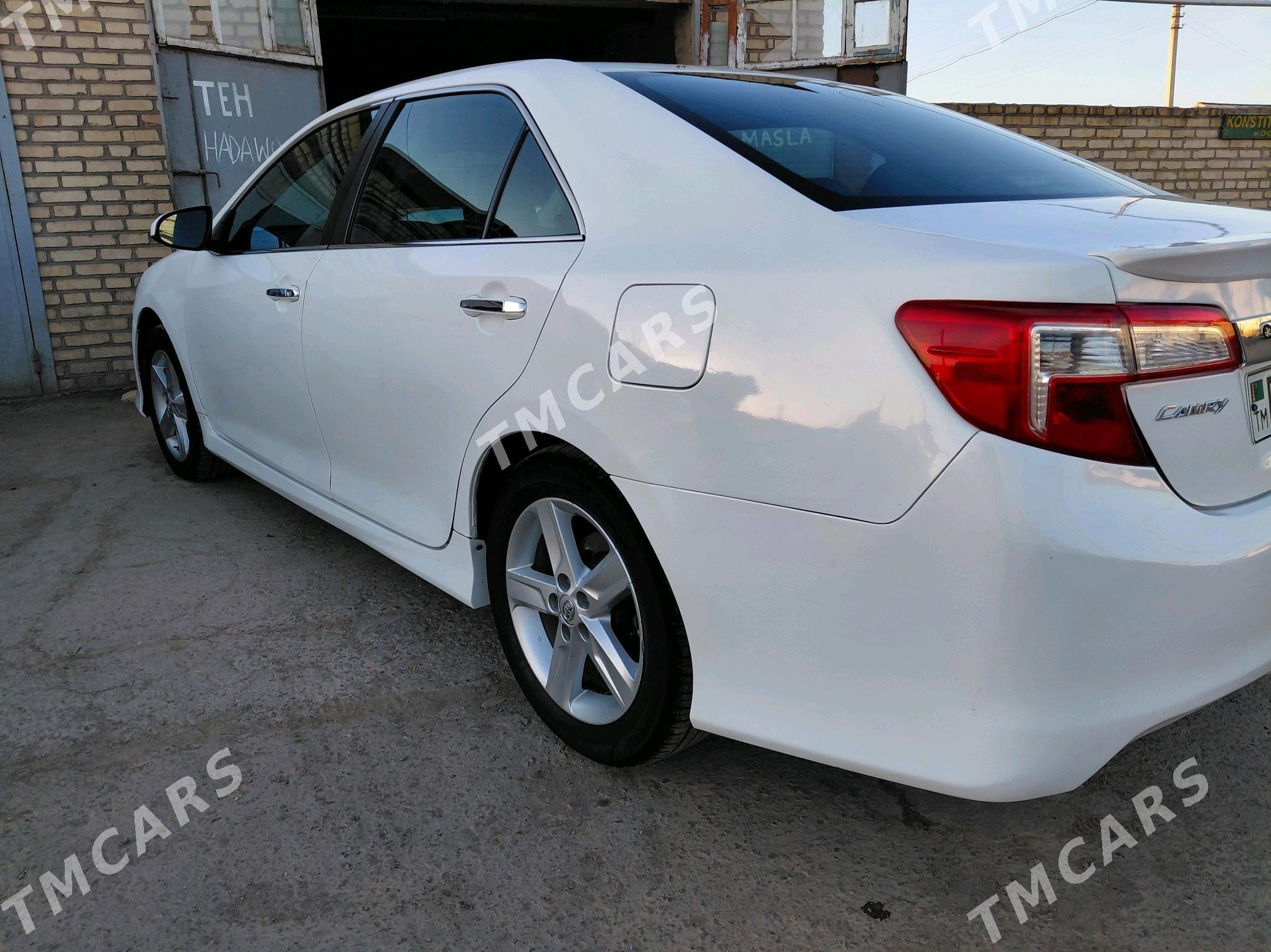 Toyota Camry 2013 - 210 000 TMT - Кёнеургенч - img 3